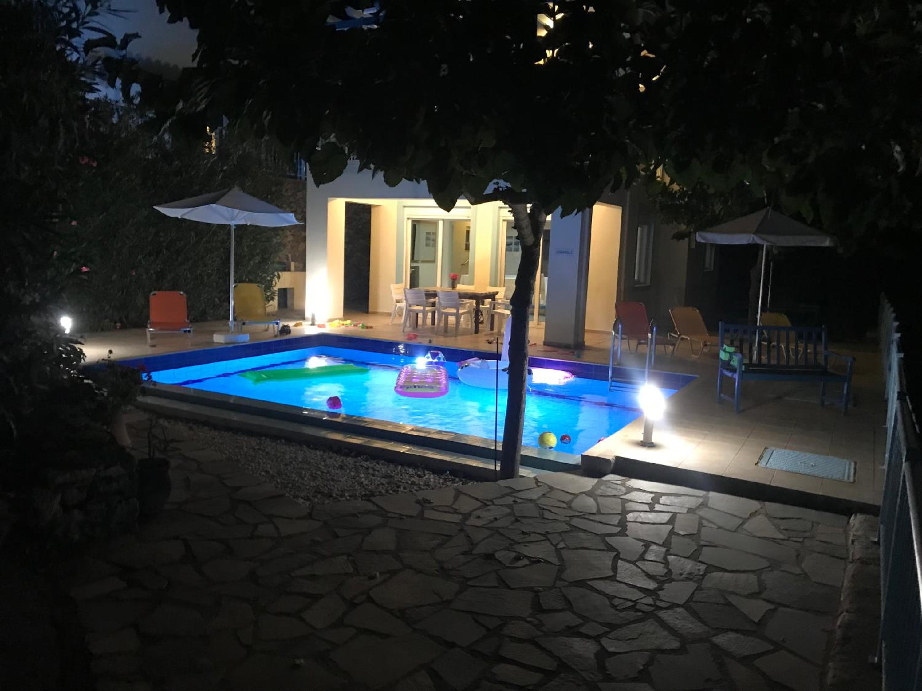 Villa Lawton - Magnificent sea & mountain views!