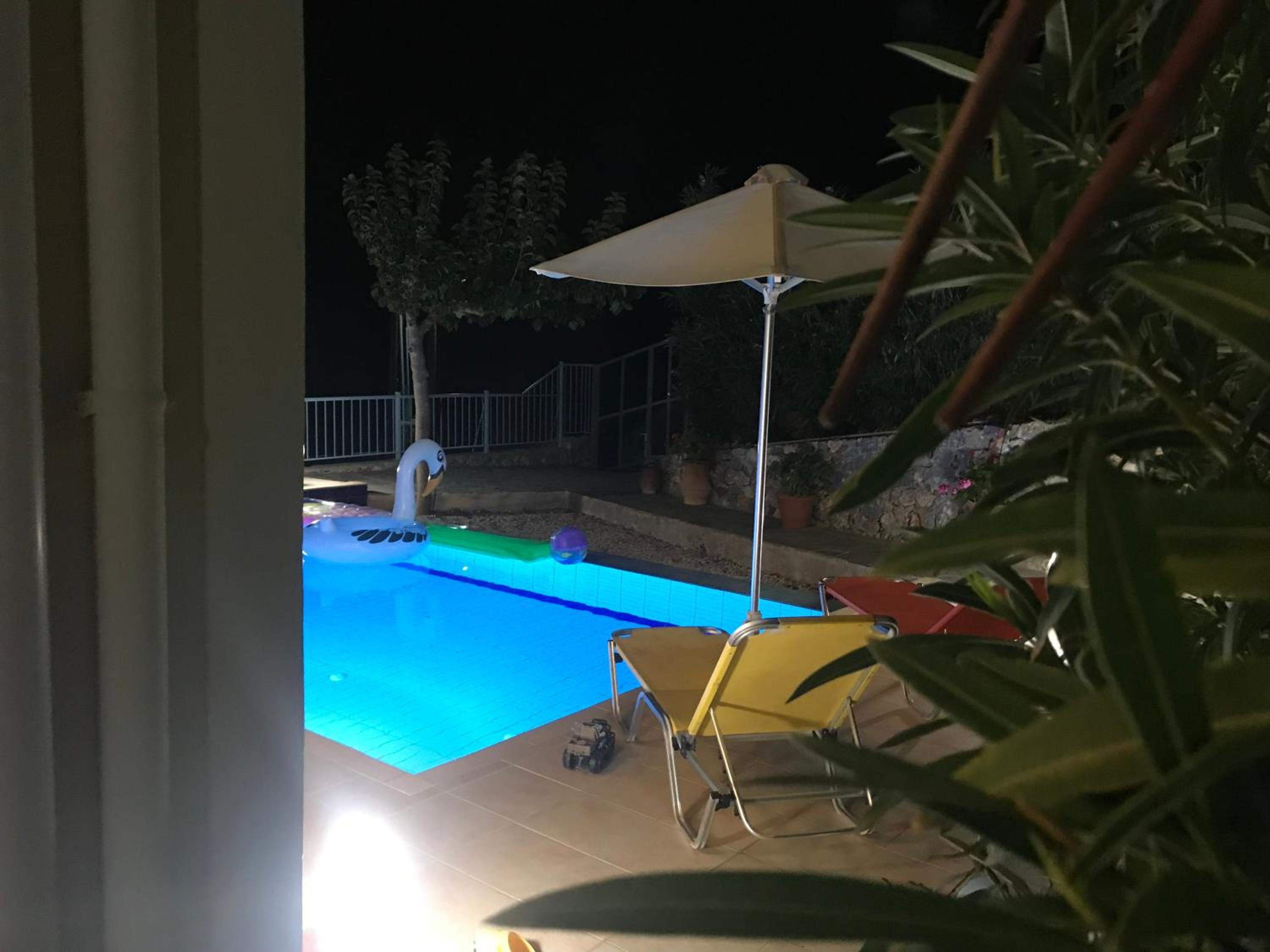 Villa Lawton - Magnificent sea & mountain views!