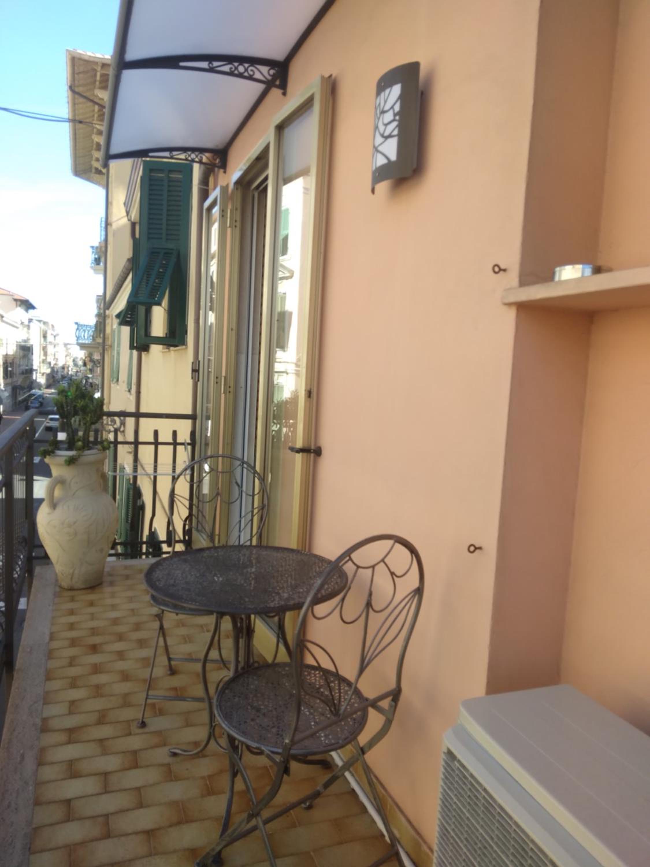 L'approdo en Bordighera — balance & terrace