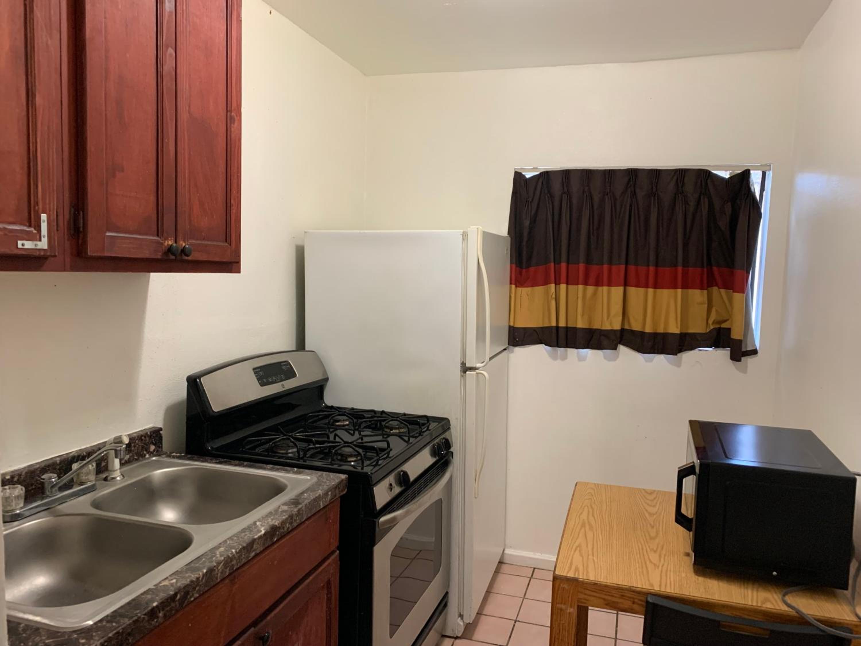 Encore Inn Inglewood view 4