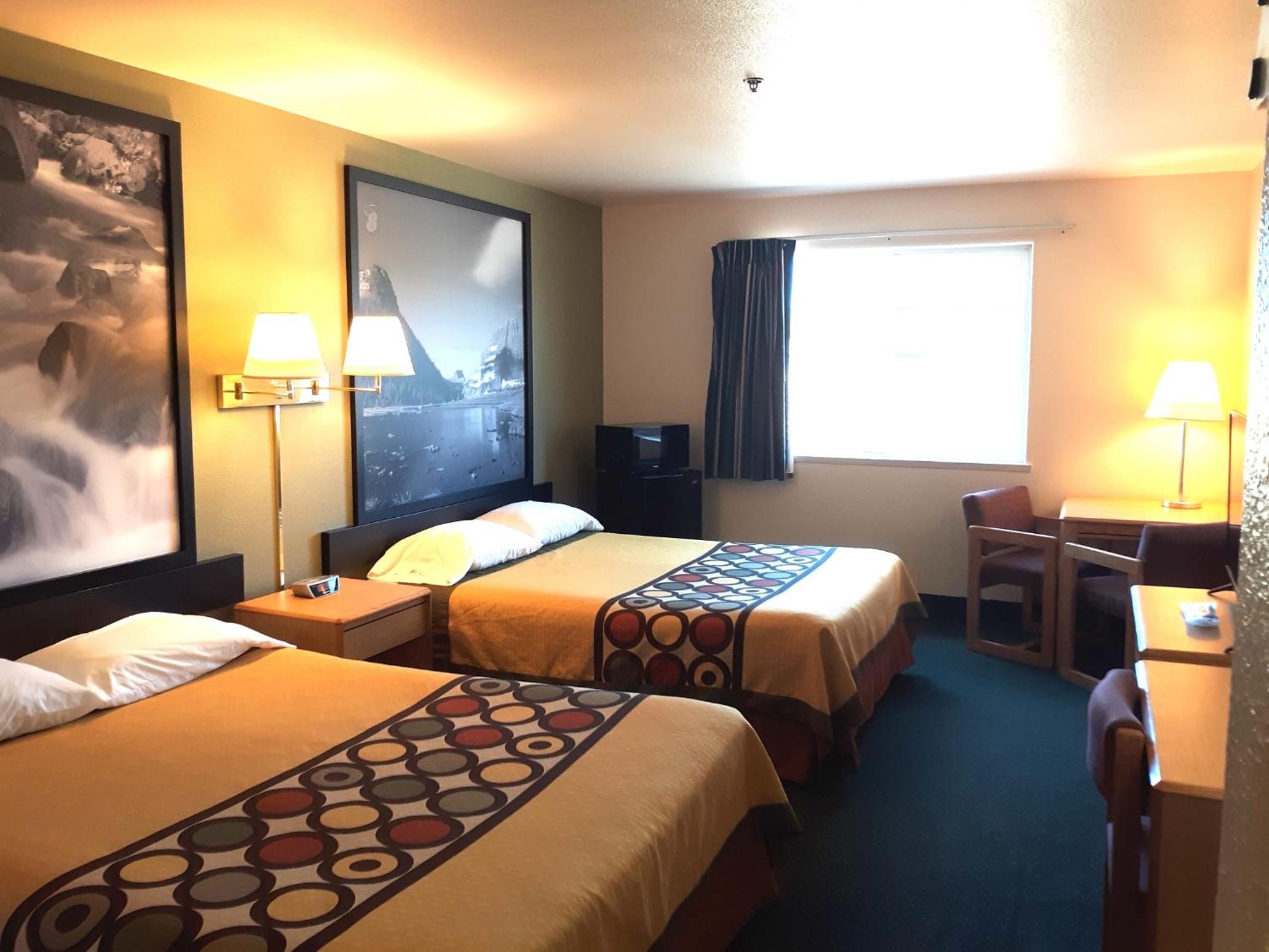 Super 8 by Wyndham Hamilton
