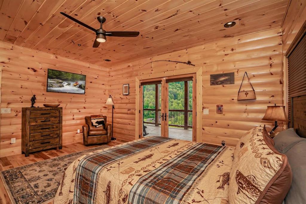 Roaring Fork Lodge view 4