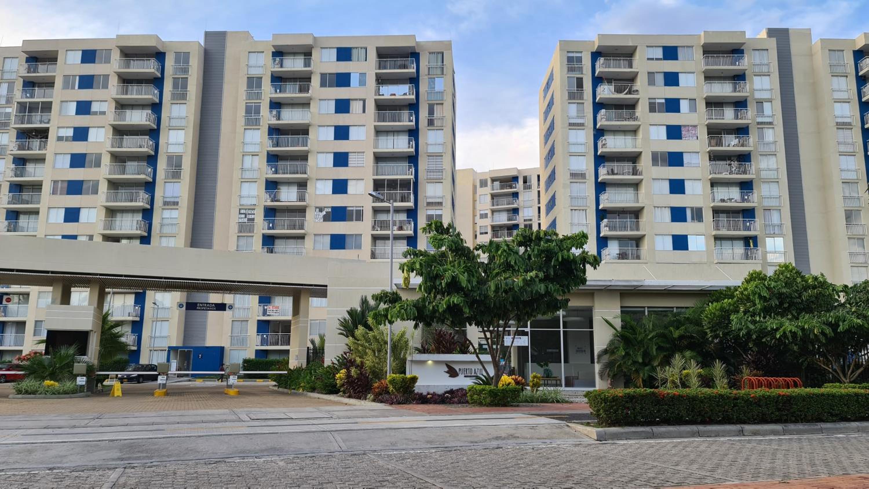 Apartamento moderno en Puerto Azul Club House view 2