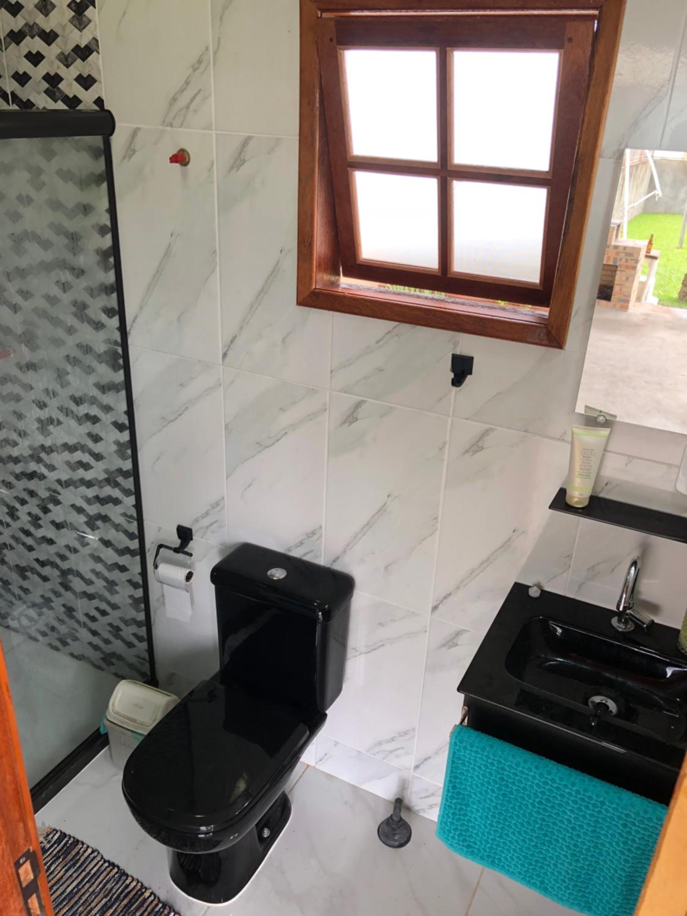 Casa com piscina, ar condicionado, campo de futebol e área gourmet a um quarteirão da lagoa de Praia Seca