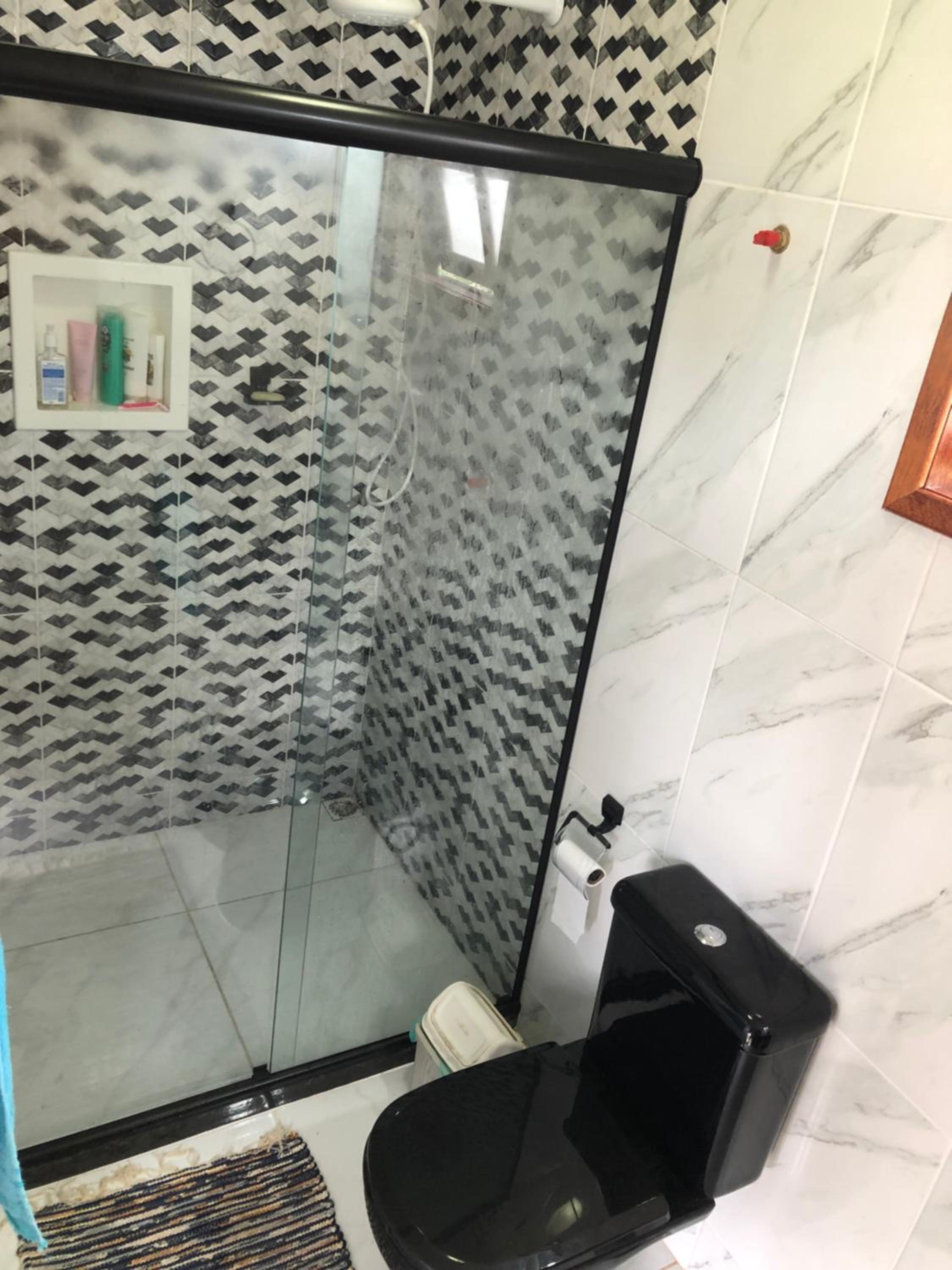 Casa com piscina, ar condicionado, campo de futebol e área gourmet a um quarteirão da lagoa de Praia Seca