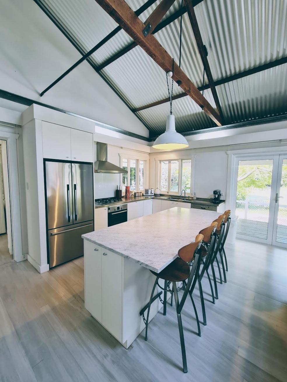 Rock Davis Luxury Beachouse - 100mtrs to Beach