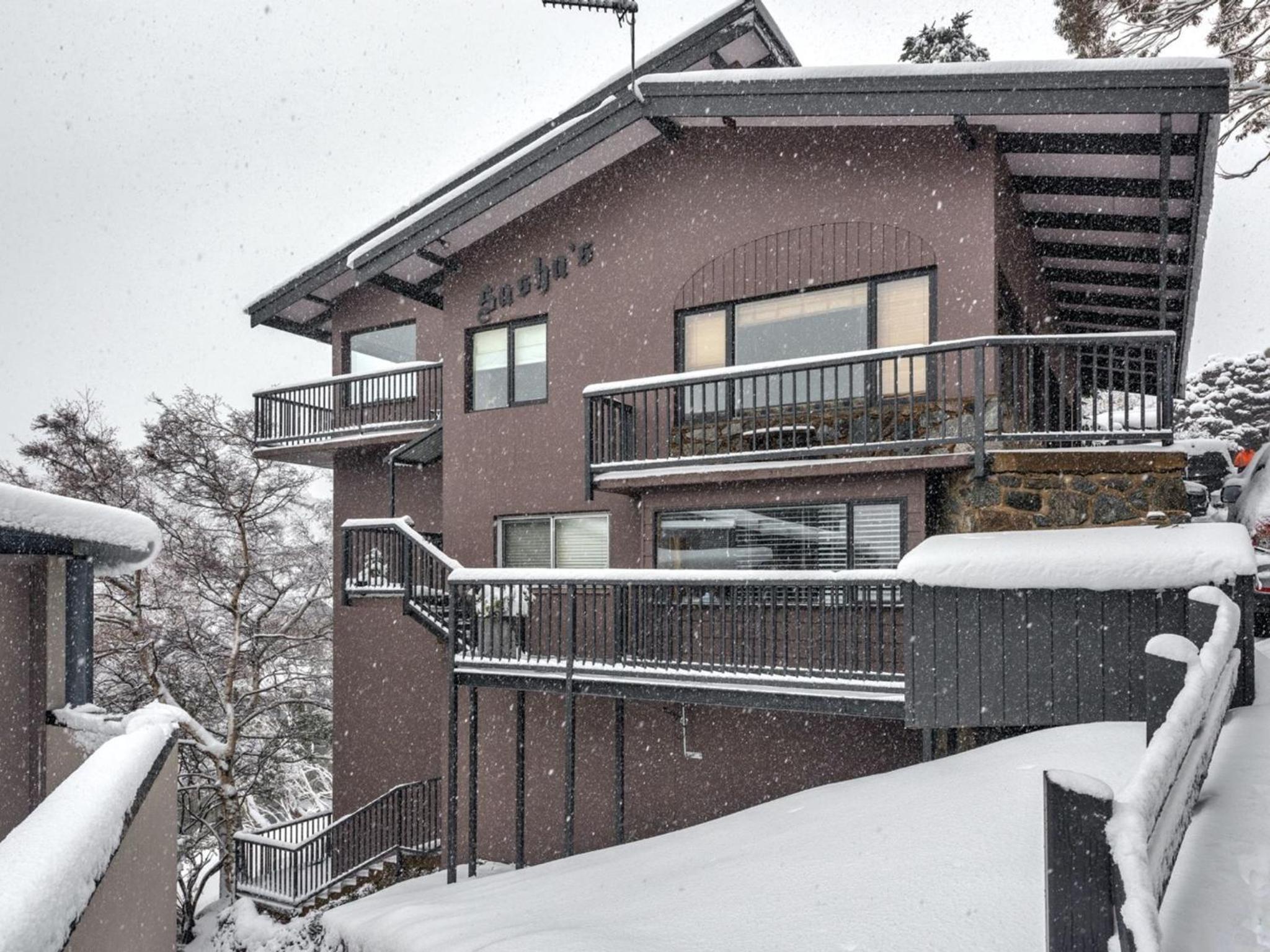 Hotel Sashas 7 - Image 1