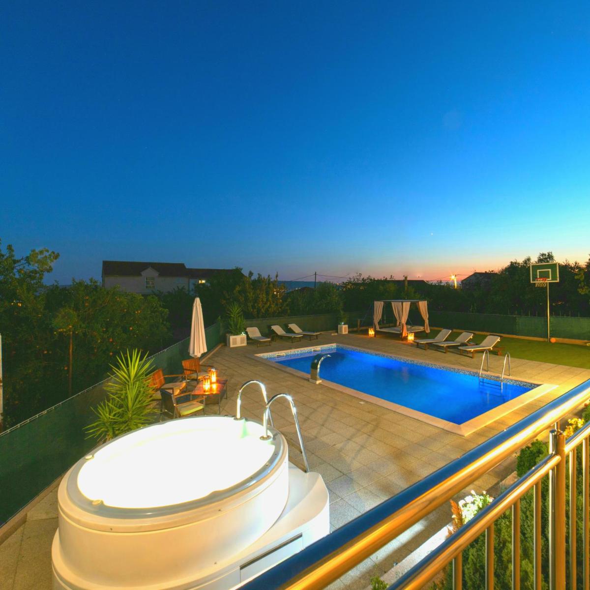 Hotel Mira Holiday Home - Image 1