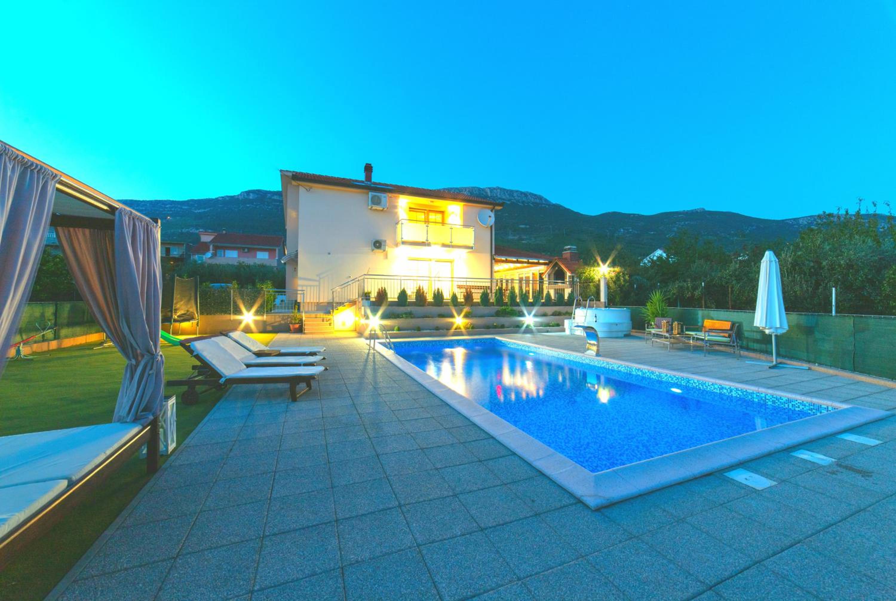 Mira Holiday Home view 4