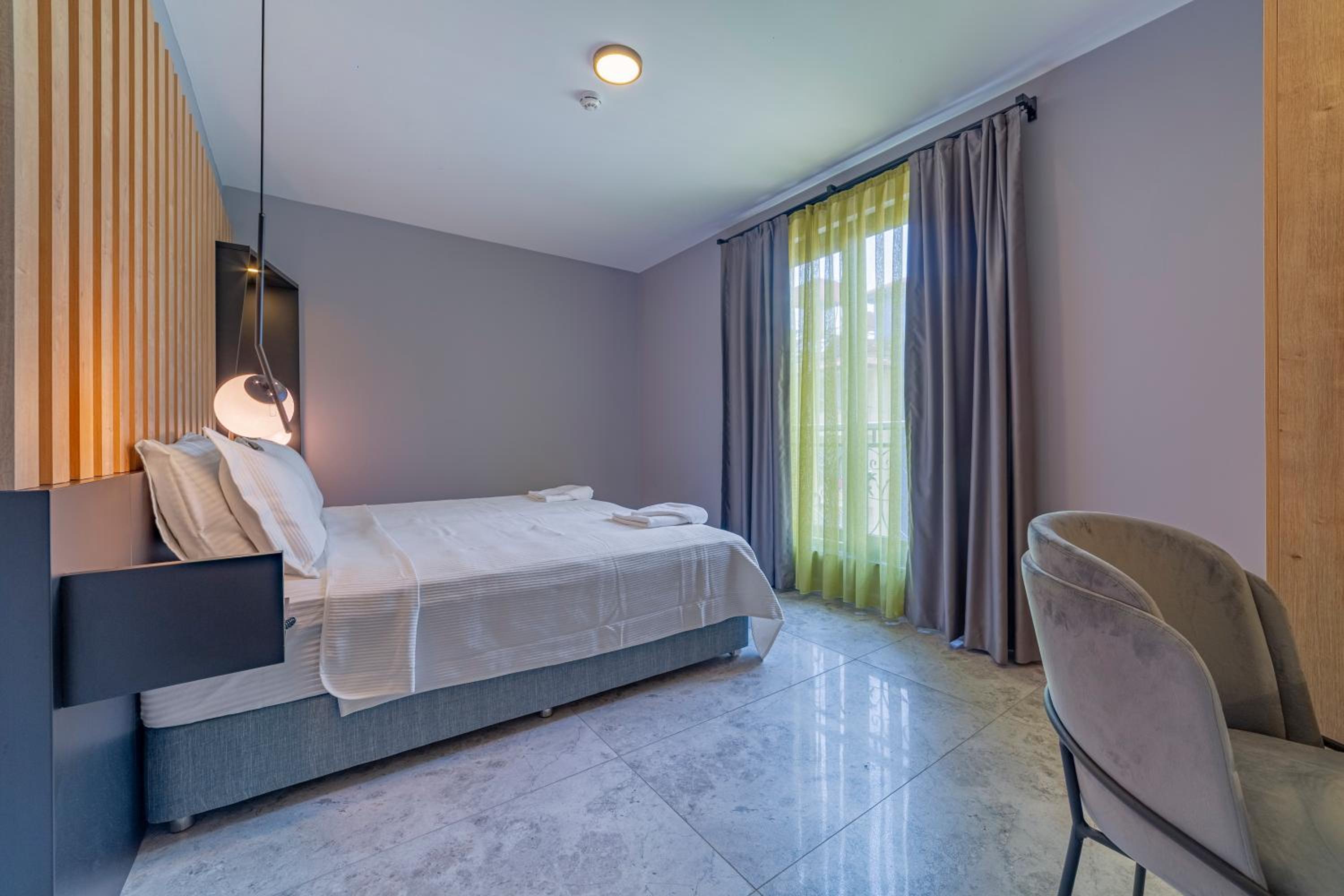 Twin Apart Hotel - Image 8