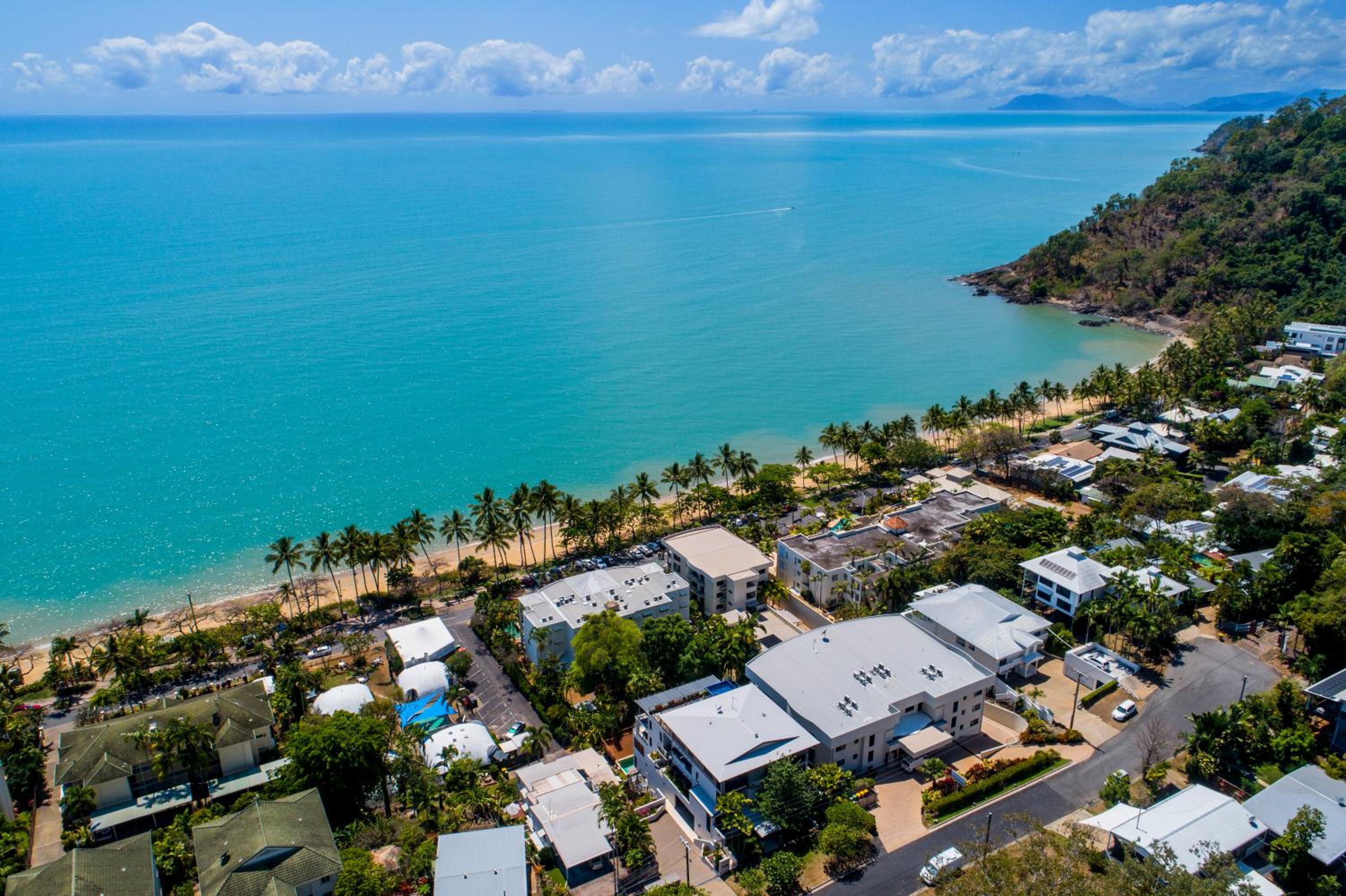 Trinity Beach Vacations - Costa Royale Beachfront Apartment - Property Image 2