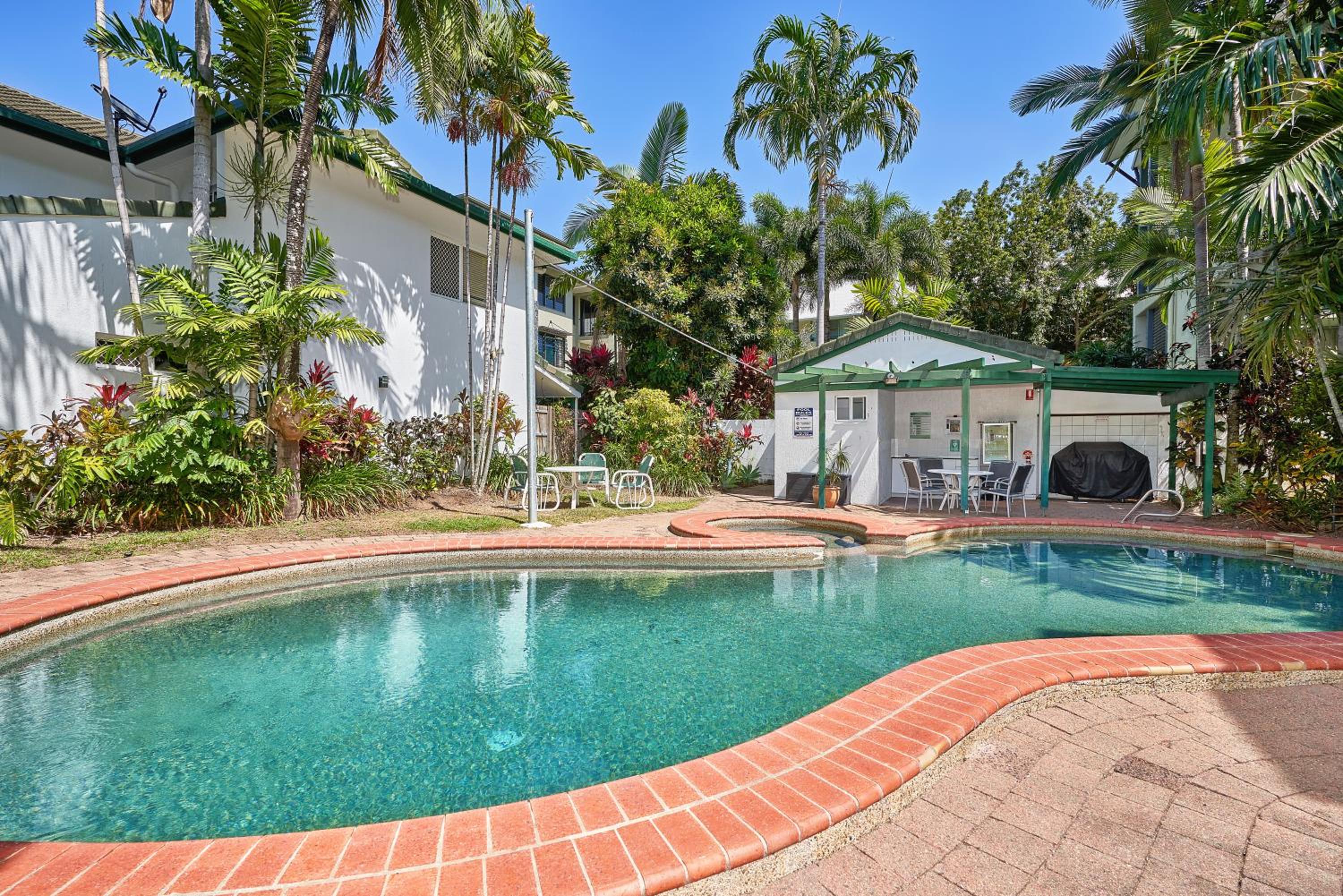 Trinity Beach Vacations - Costa Royale Beachfront Apartment - Property Image 9