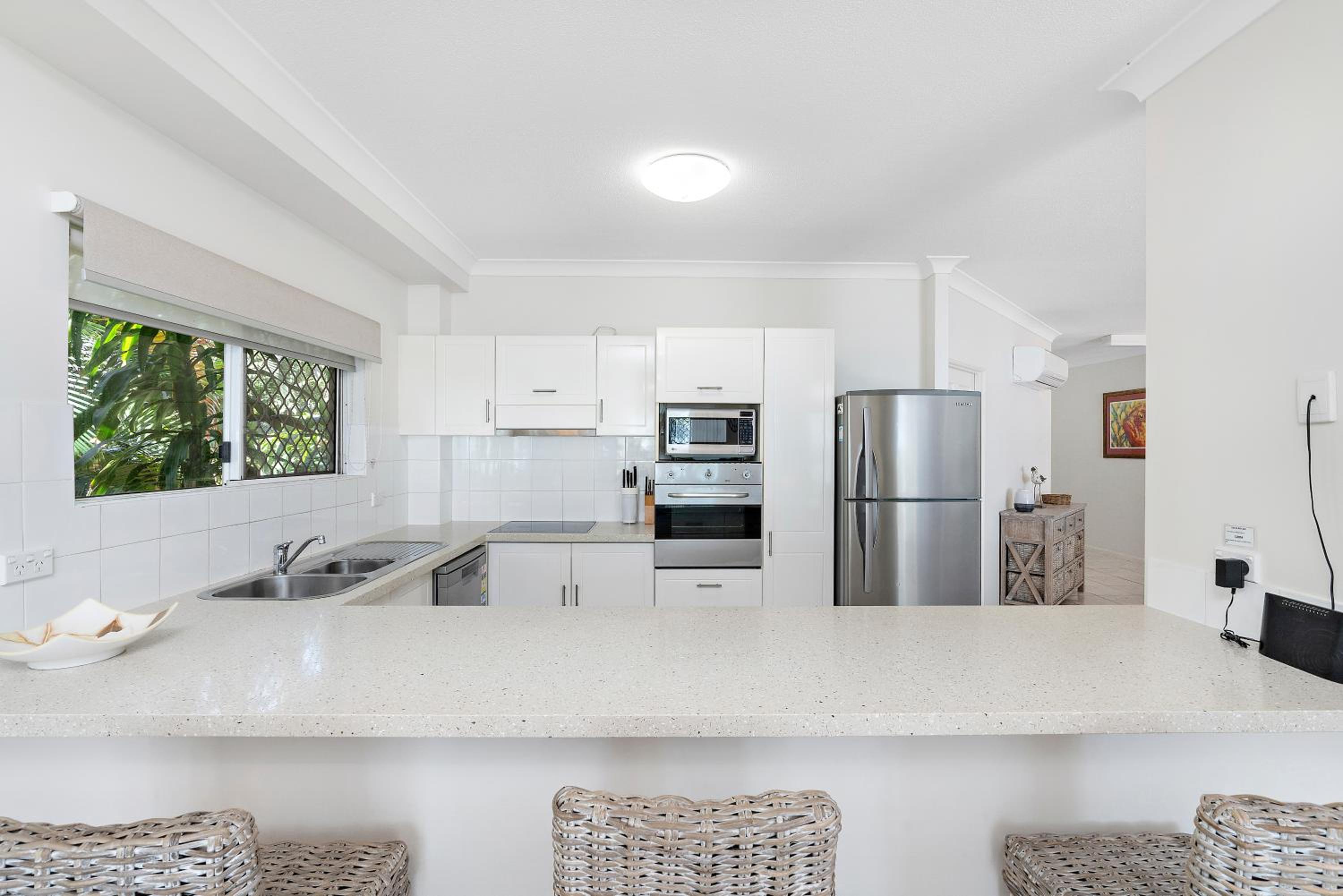 Trinity Beach Vacations - Costa Royale Beachfront Apartment - Property Image 18