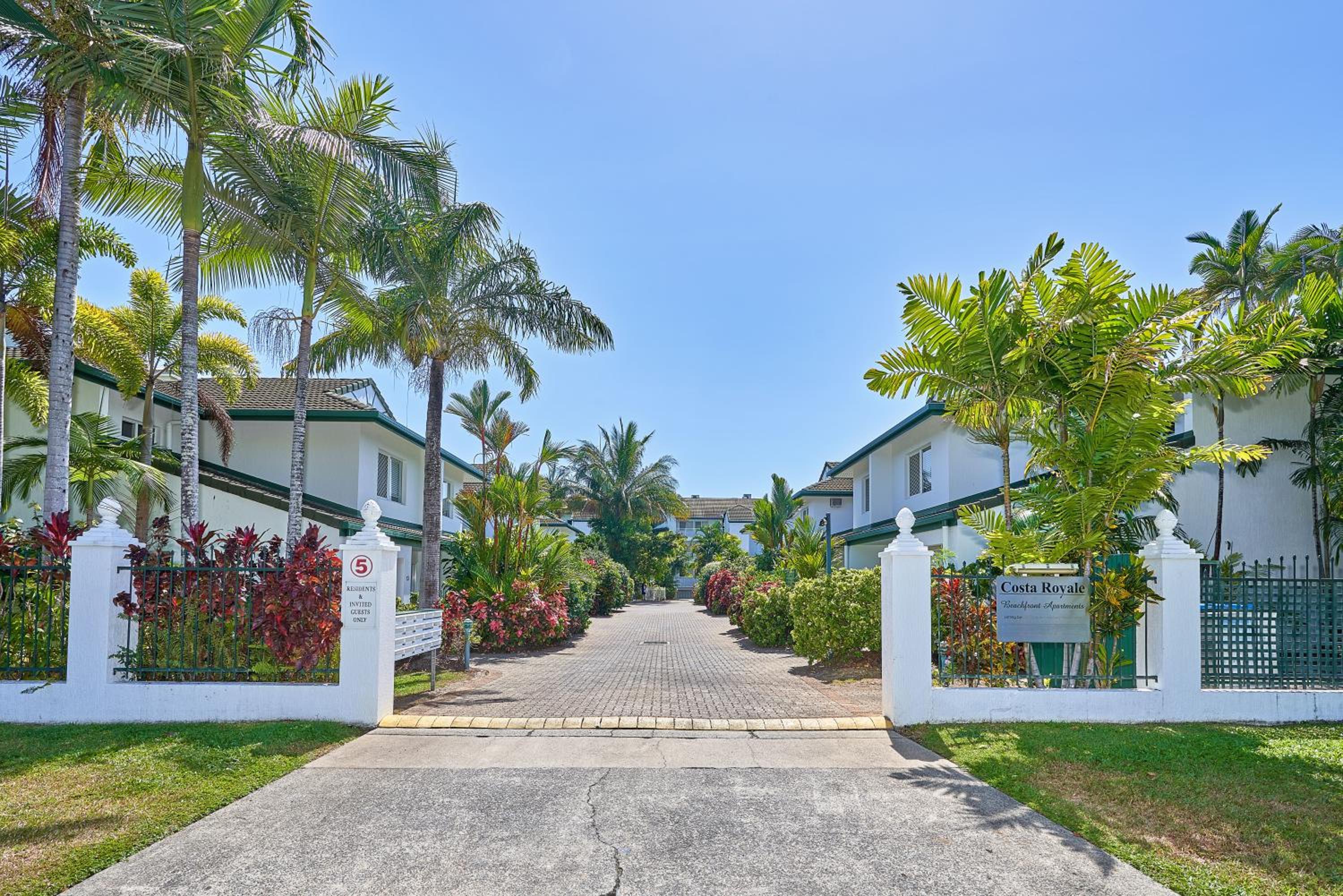 Trinity Beach Vacations - Costa Royale Beachfront Apartment - Property Image 7