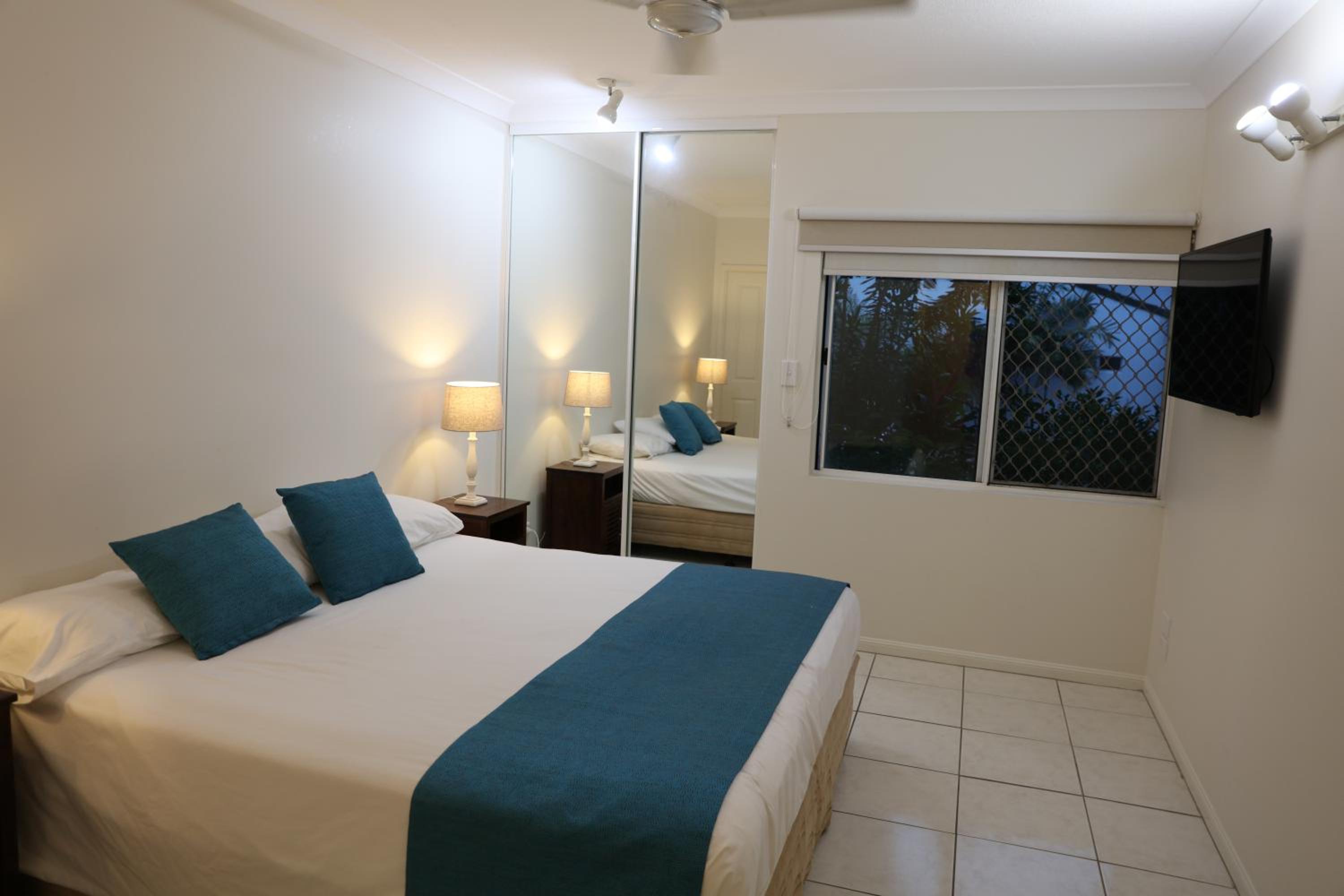 Trinity Beach Vacations - Costa Royale Beachfront Apartment - Property Image 17