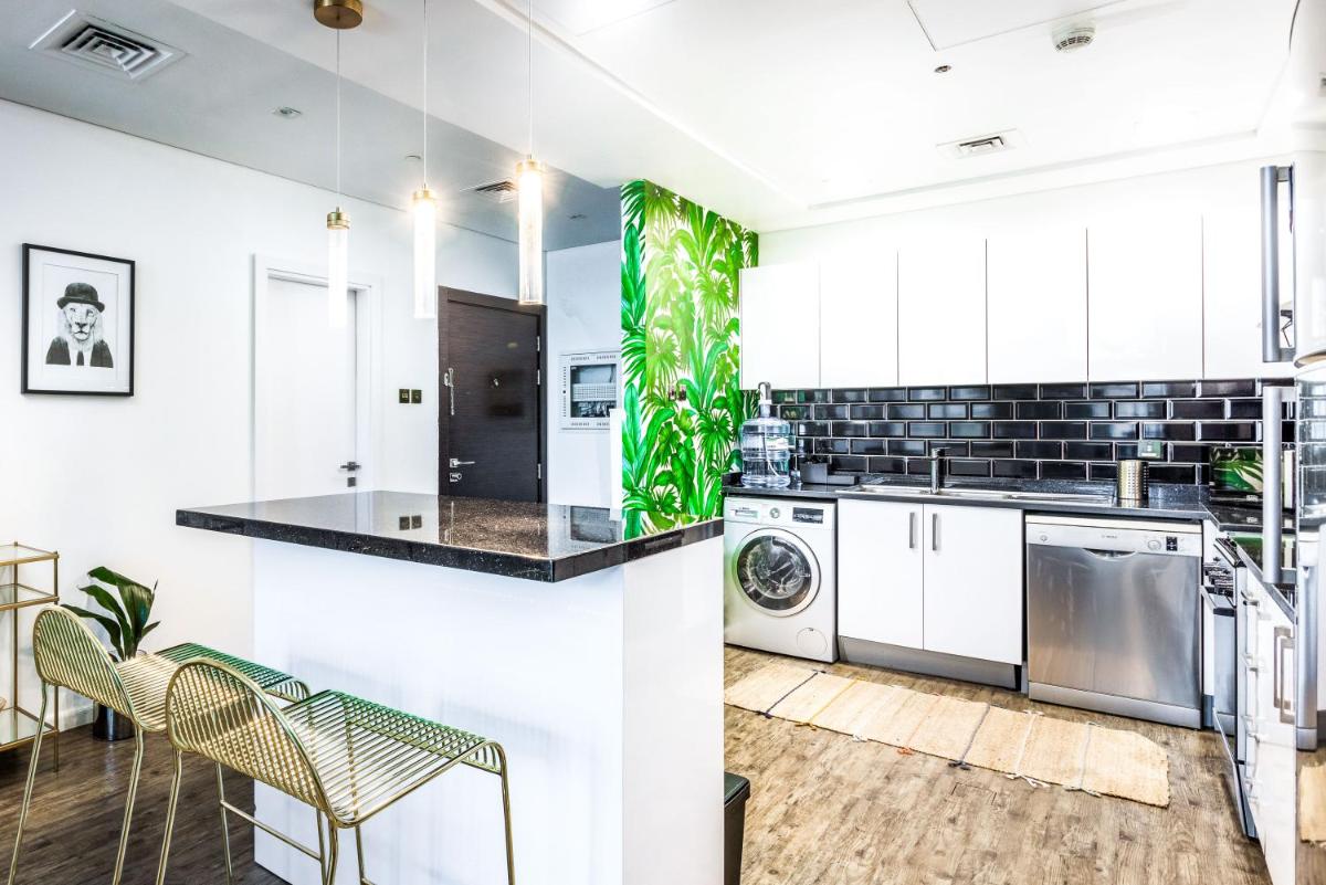 Private Urban Jungle Hideout - 2BR - Dubai Marina