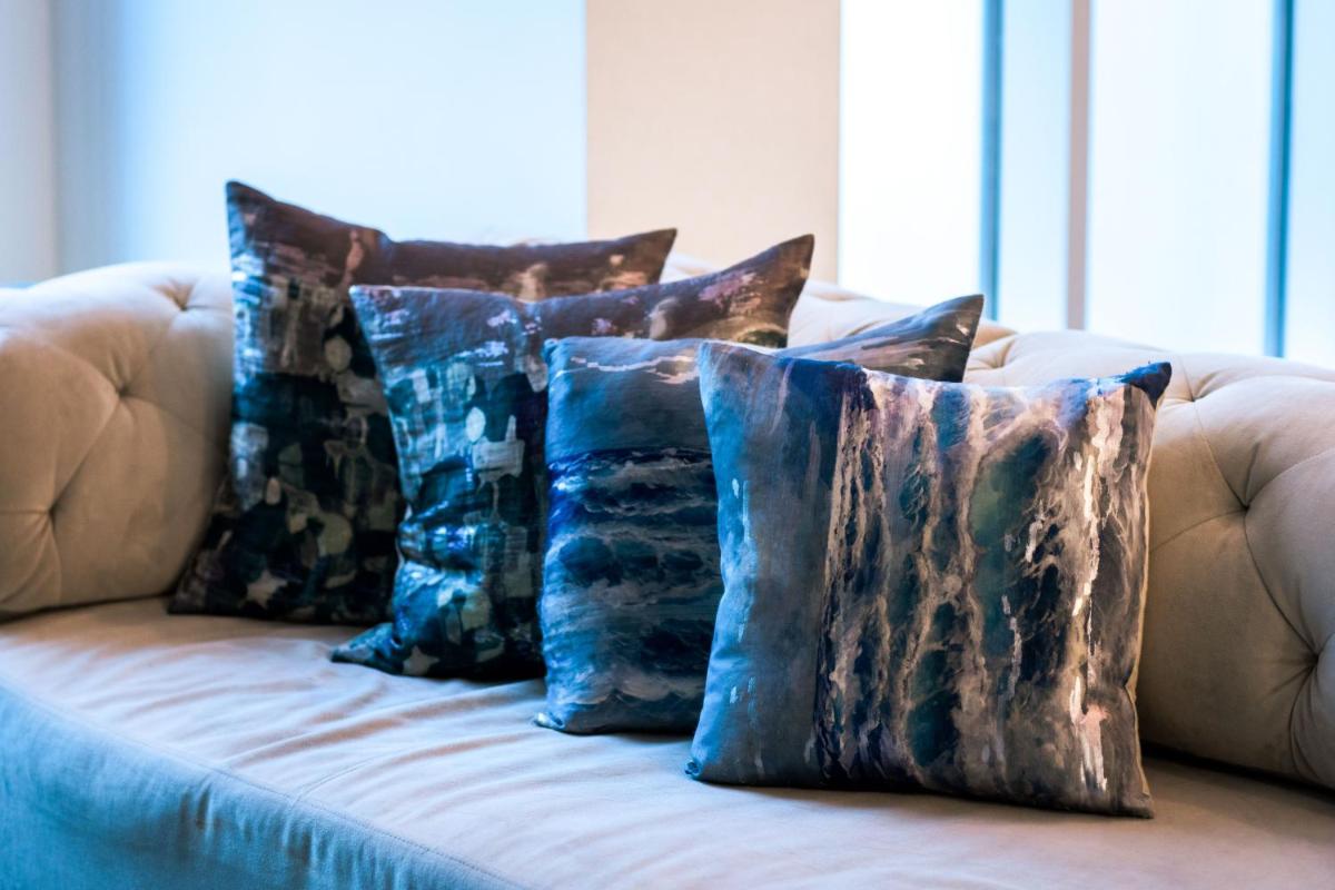 Private Urban Jungle Hideout - 2BR - Dubai Marina