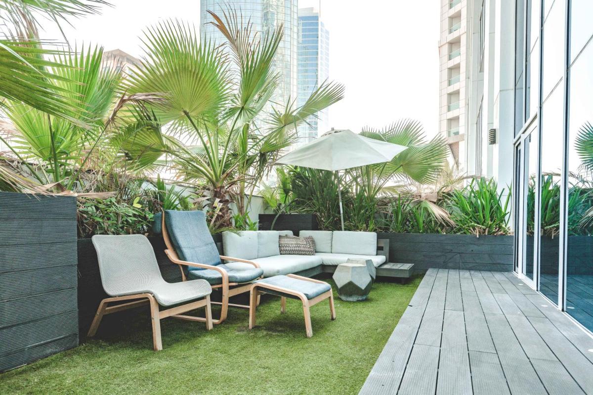 Private Urban Jungle Hideout - 2BR - Dubai Marina