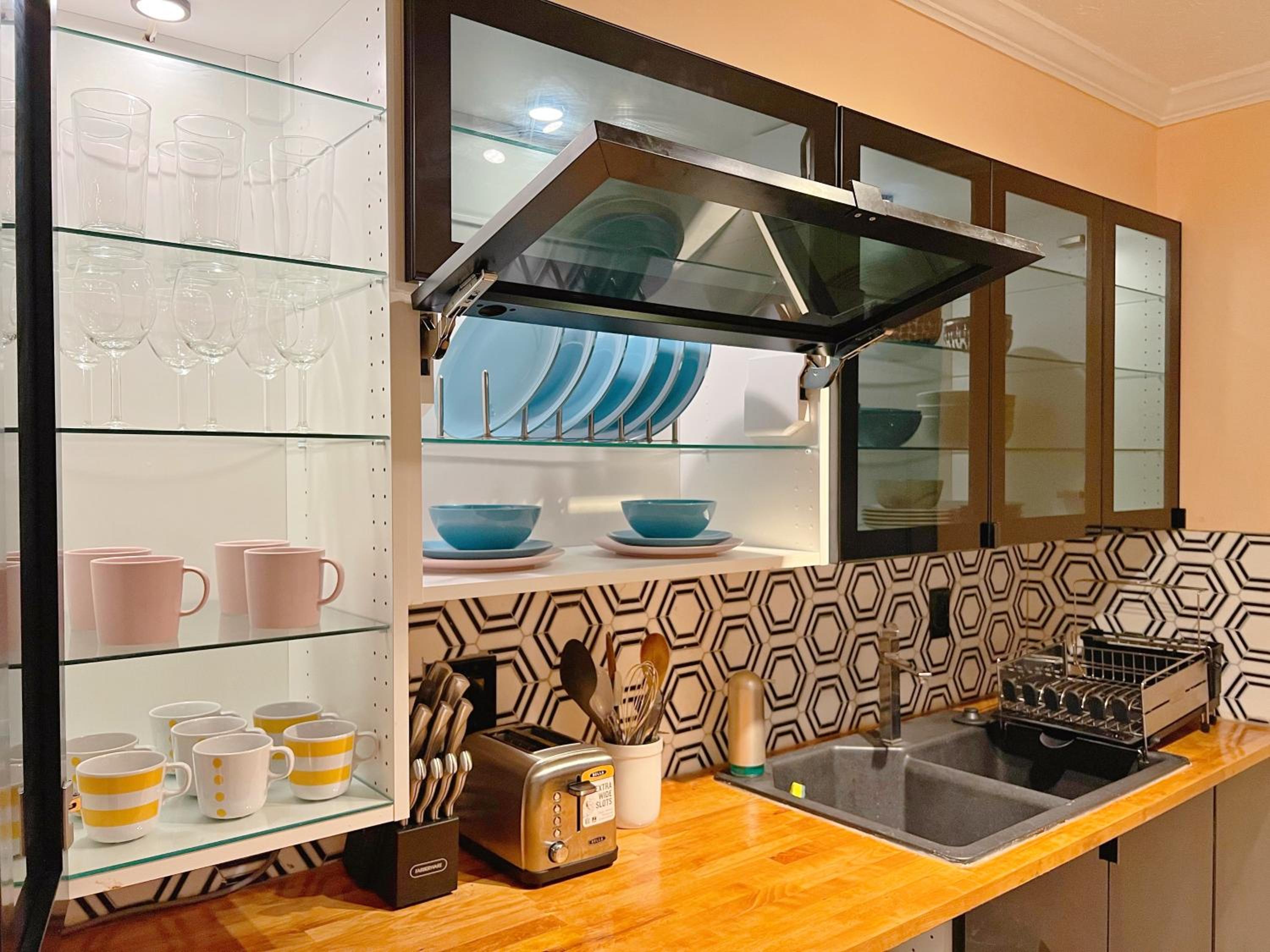 2 Bedrooms Private Kitchen Livingroom Robinwood Condo Suite