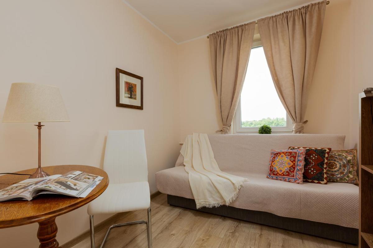 Royal Park Apartments Warsaw Sielecka by Renters view 5
