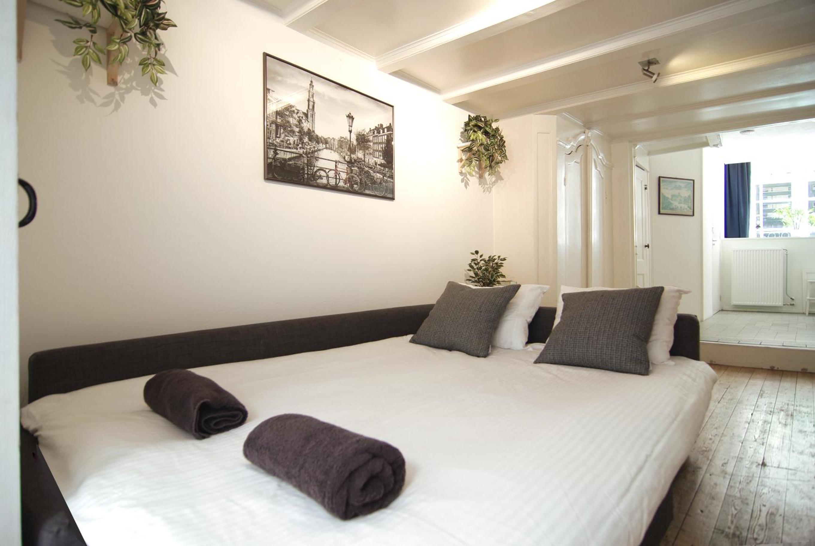 Cosy apartment right in the city center with AIRCO!