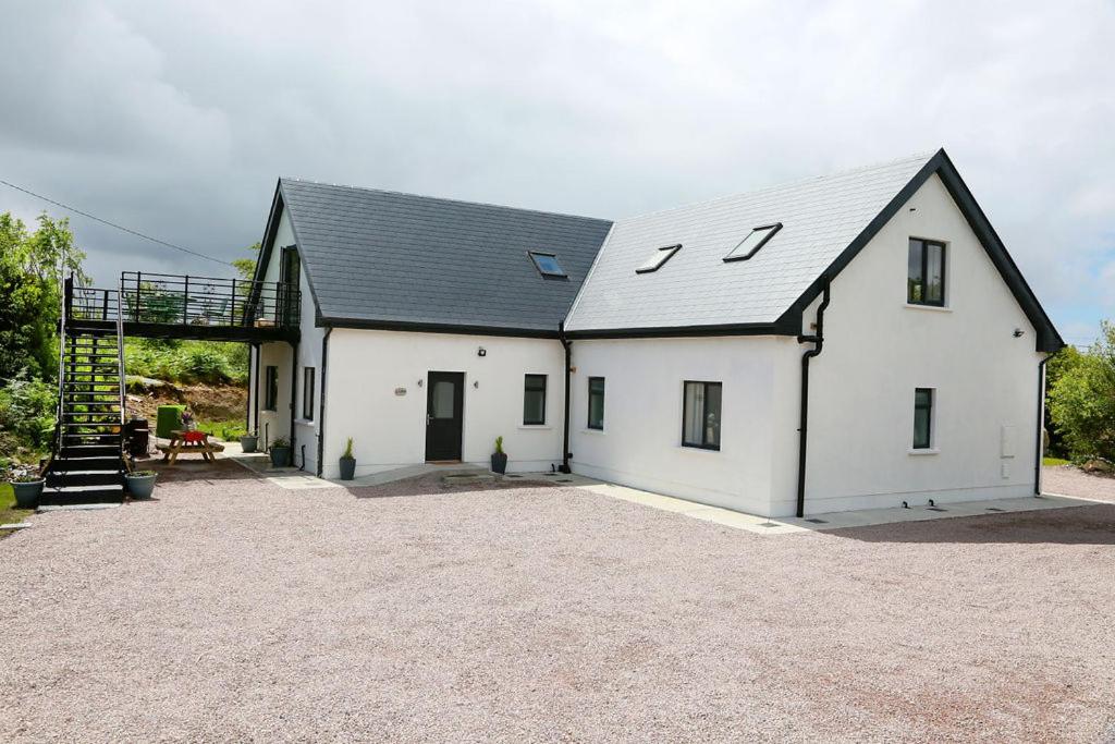 Hotel Luxury 6 Bedroom Spiddal Villa, Jacuzzi, Balcony