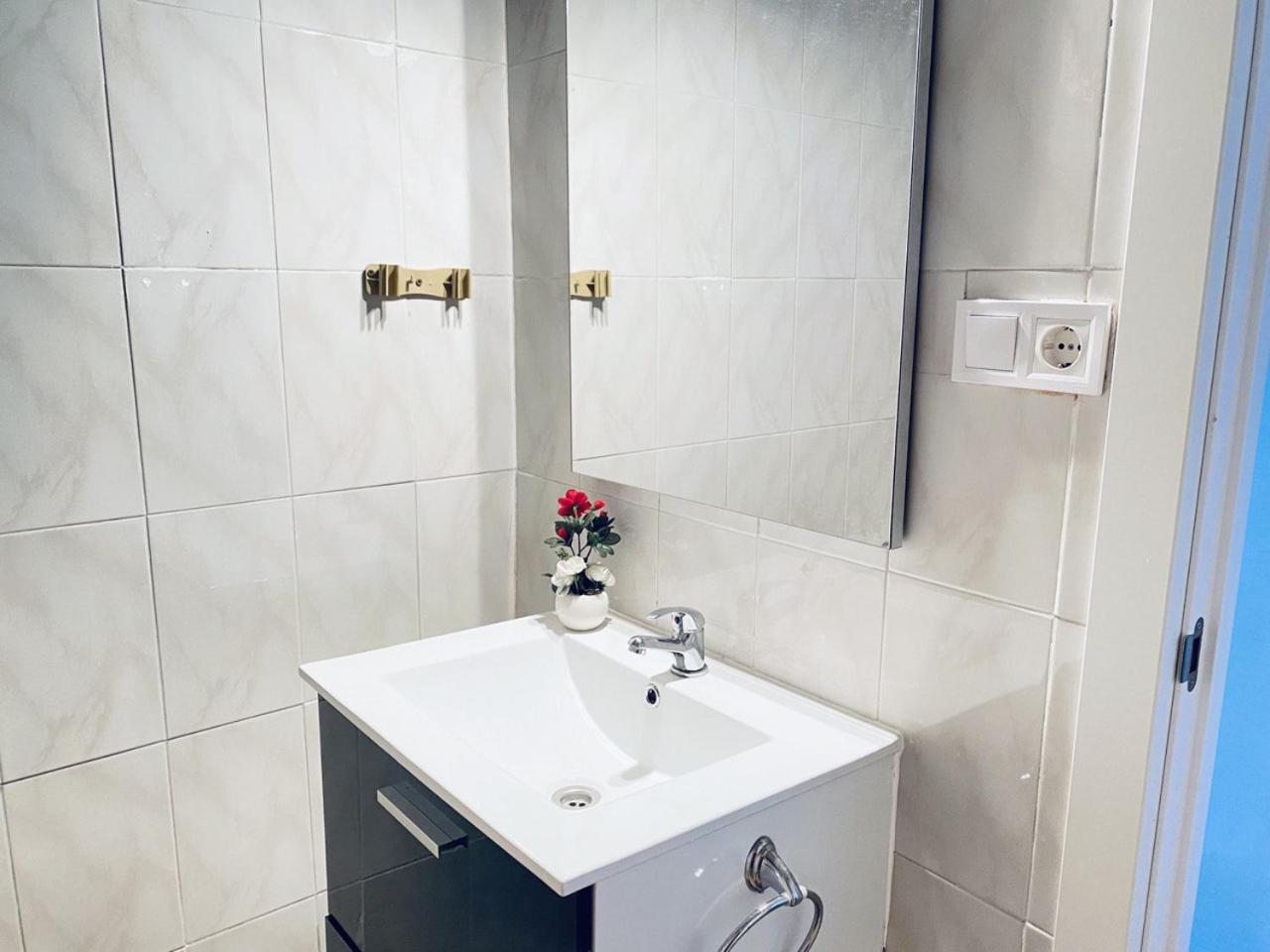 Apartamento Doble Exterior en la GRAN VIA #45 de Madrid 7-2 view 3