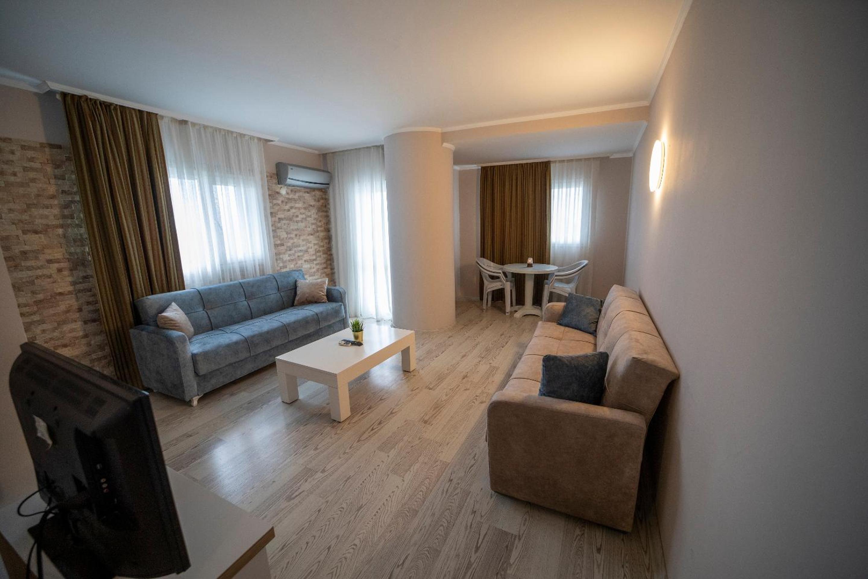 Silver Tower Residence - Image 12