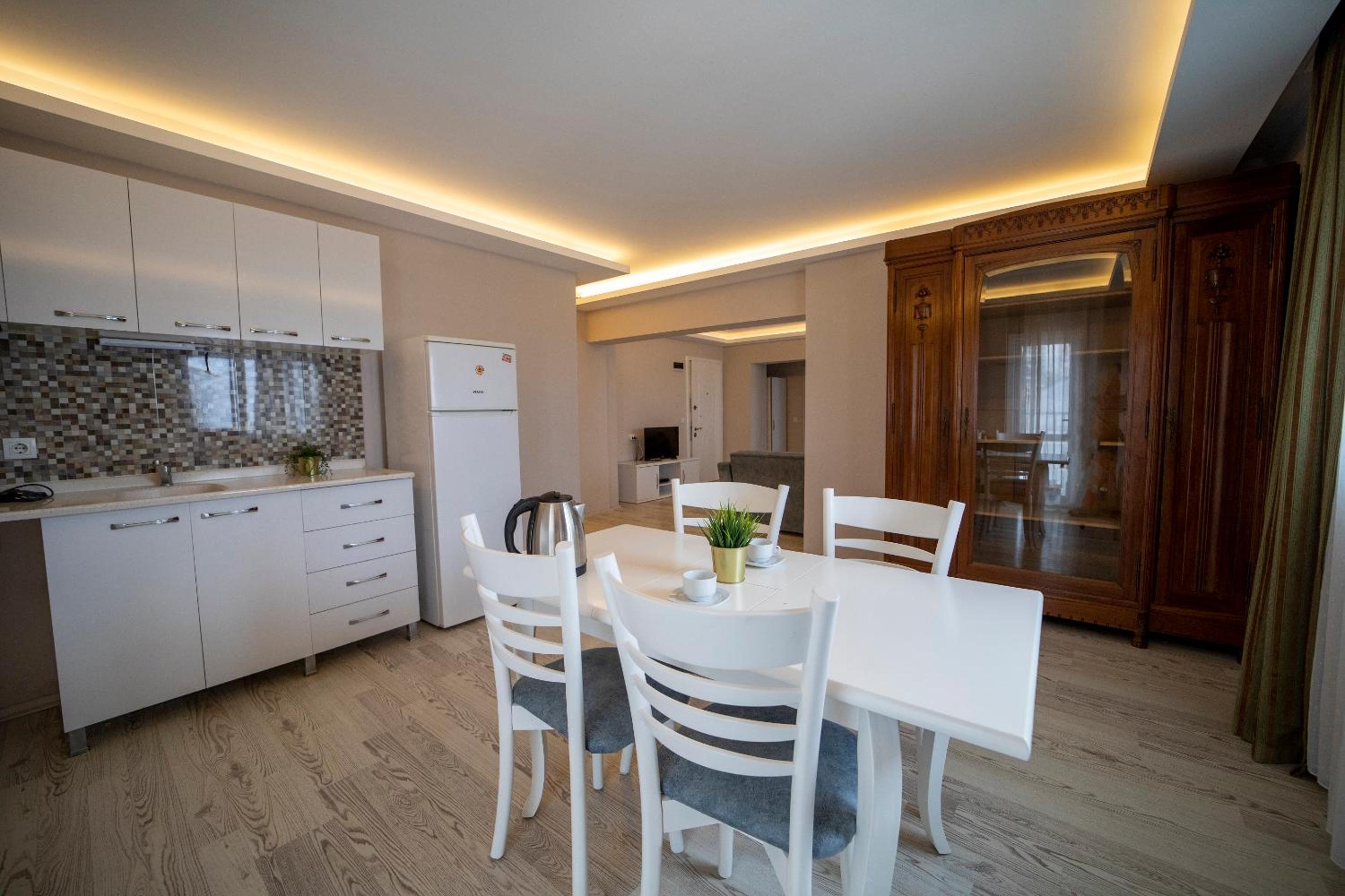 Silver Tower Residence - Image 17