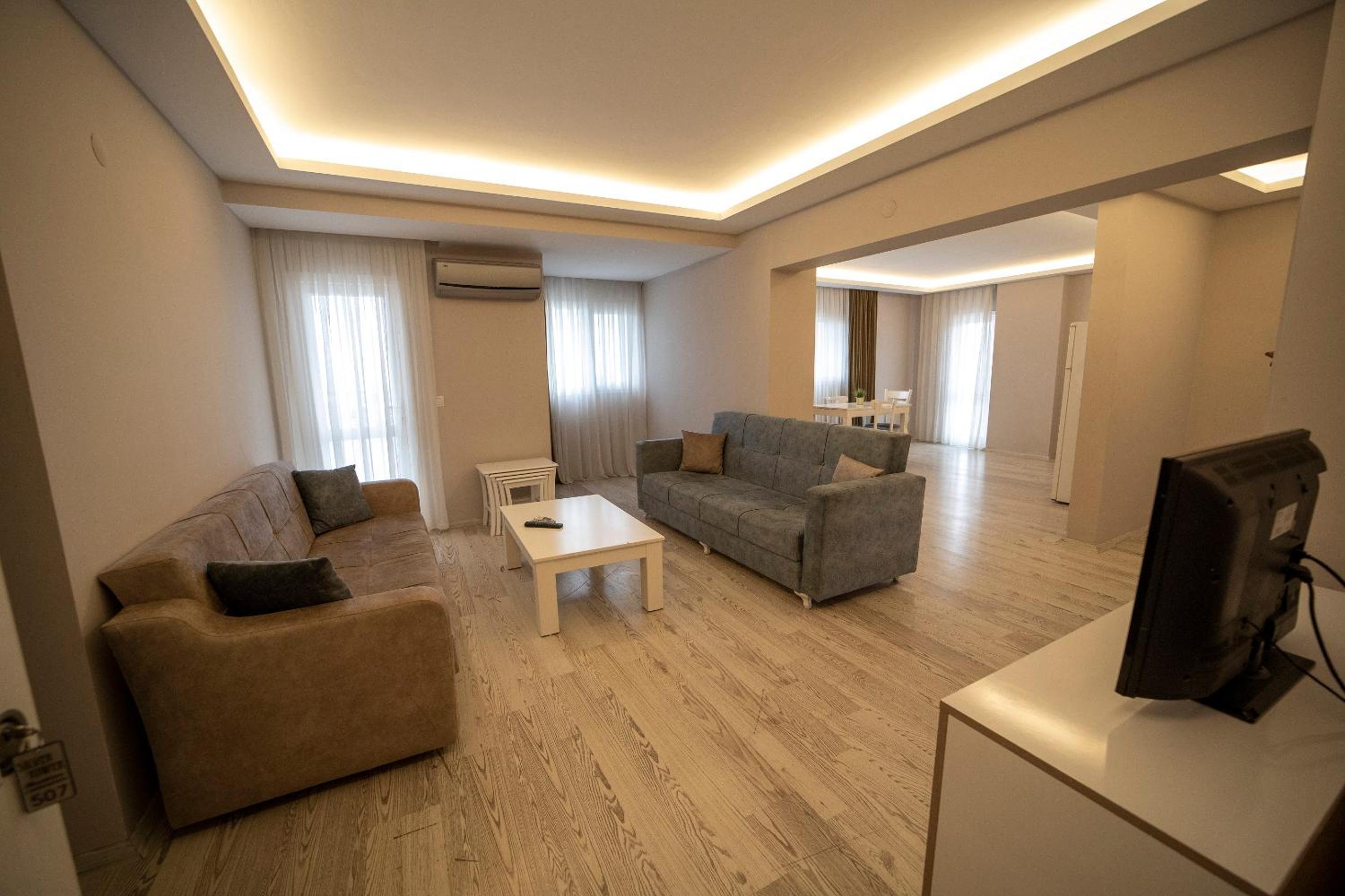 Silver Tower Residence - Image 15