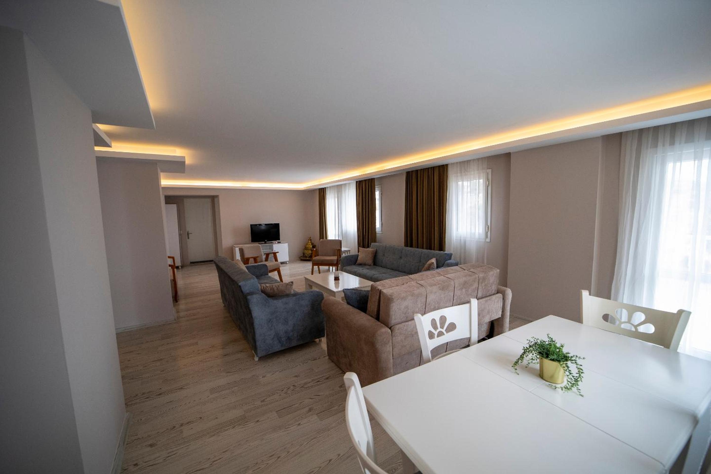 Silver Tower Residence - Image 14