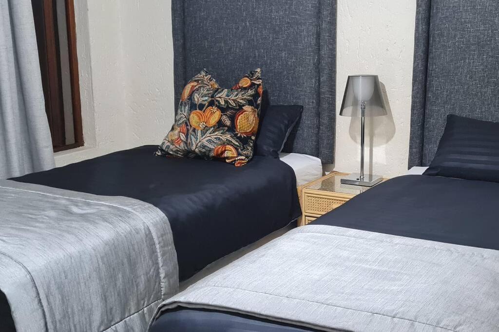 Kami kuKakho: Stunning, secure 2 bed apartment in Bryanston, Sandton