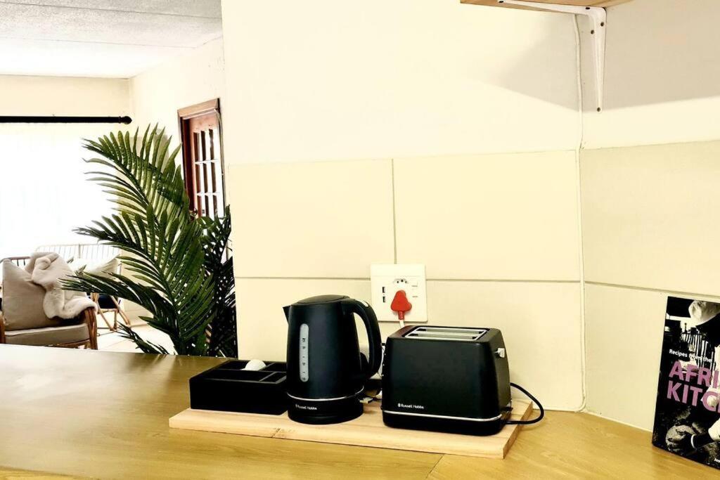 Kami kuKakho: Stunning, secure 2 bed apartment in Bryanston, Sandton