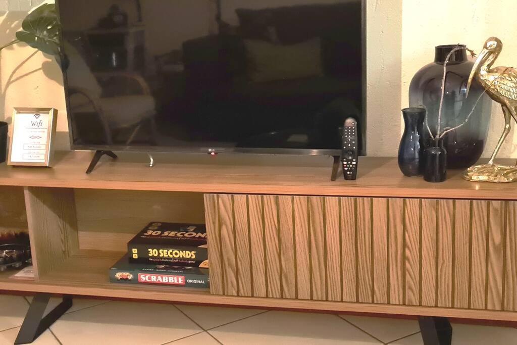 Kami kuKakho: Stunning, secure 2 bed apartment in Bryanston, Sandton