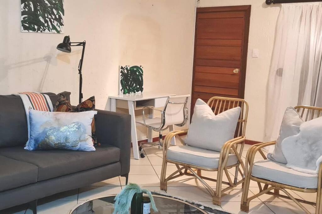 Kami kuKakho: Stunning, secure 2 bed apartment in Bryanston, Sandton