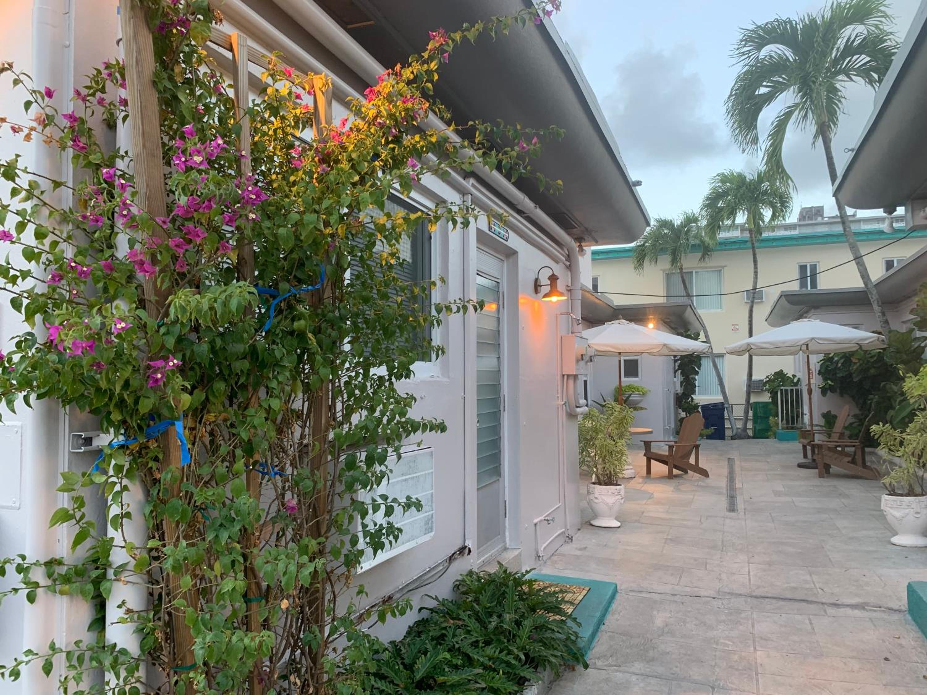 Tiana Beach Inn view 3