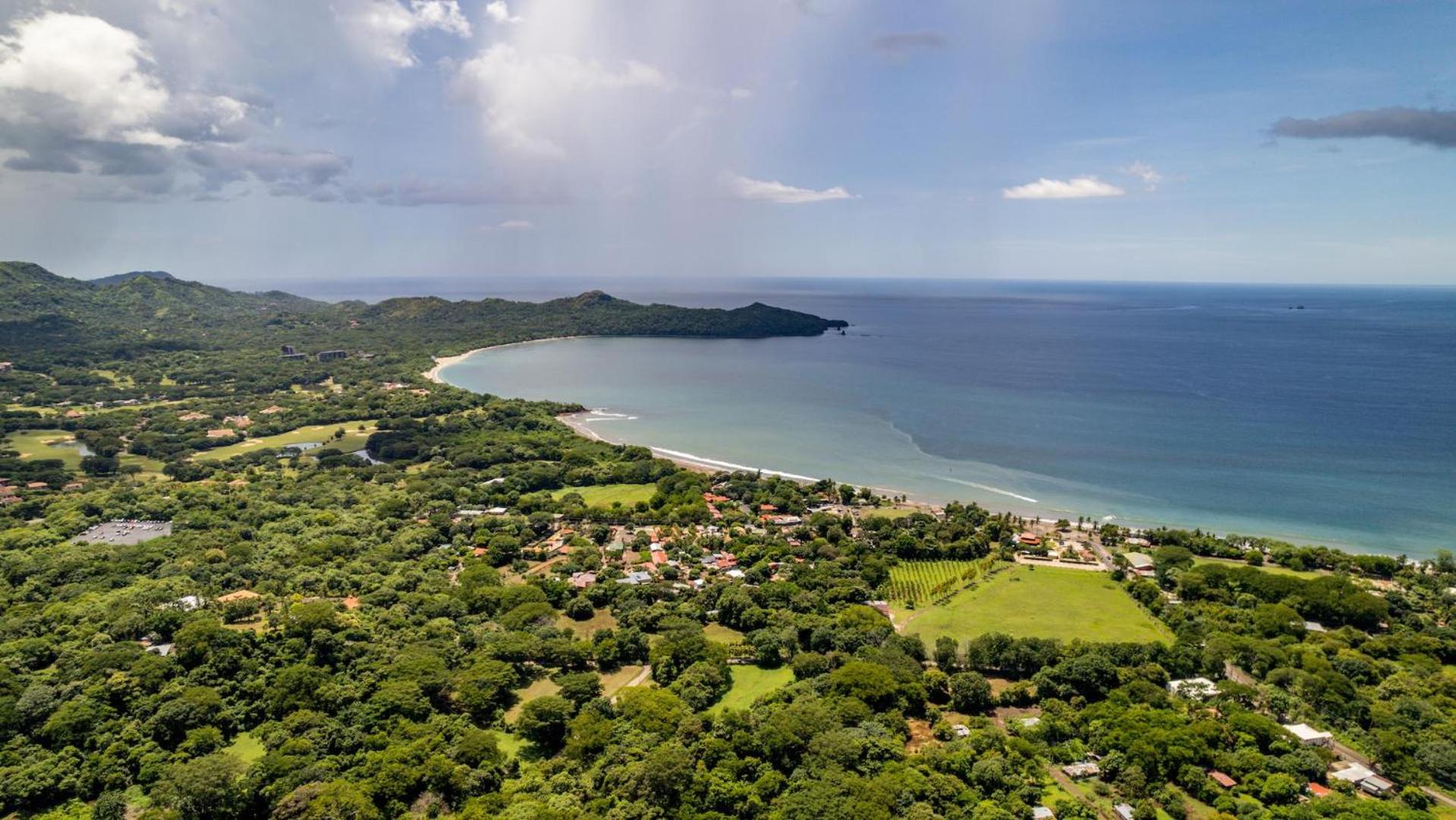 Modern Home and Guesthouse in a Peaceful Gated Community with a Private Swimming Pool