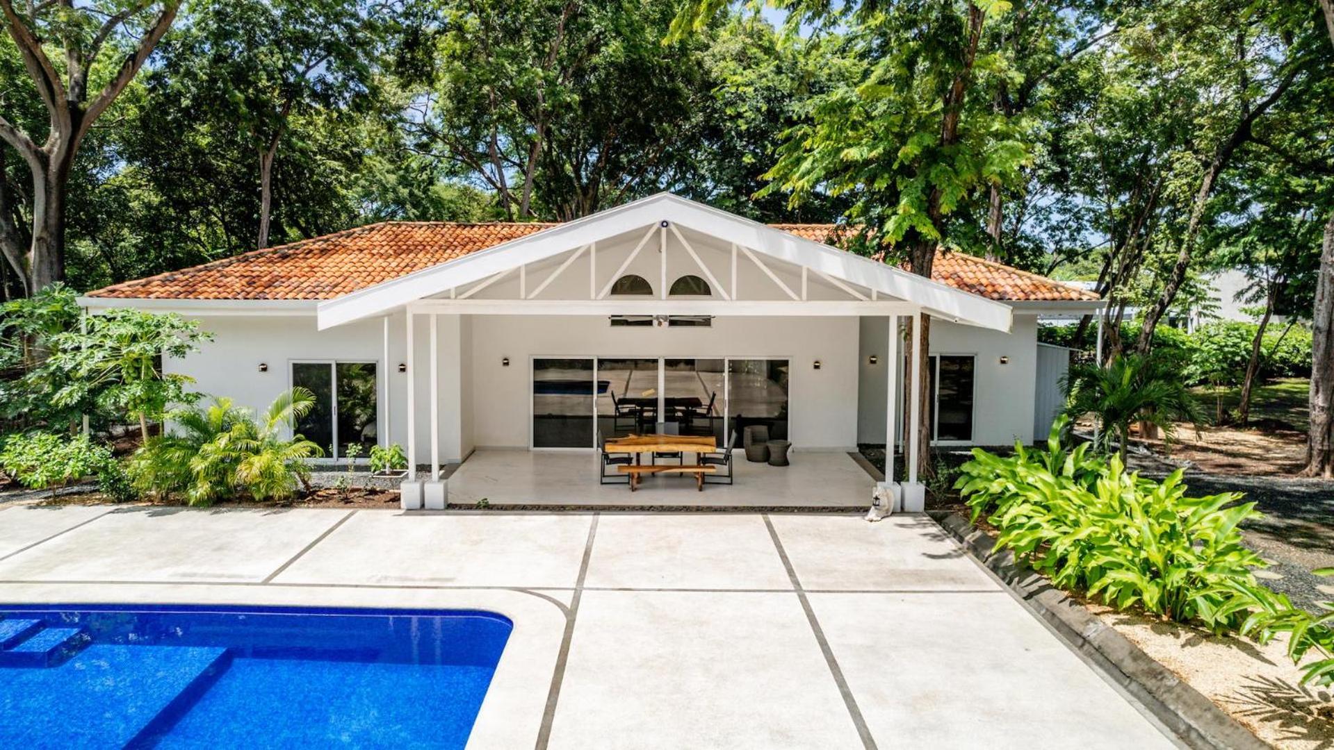 Modern Home and Guesthouse in a Peaceful Gated Community with a Private Swimming Pool