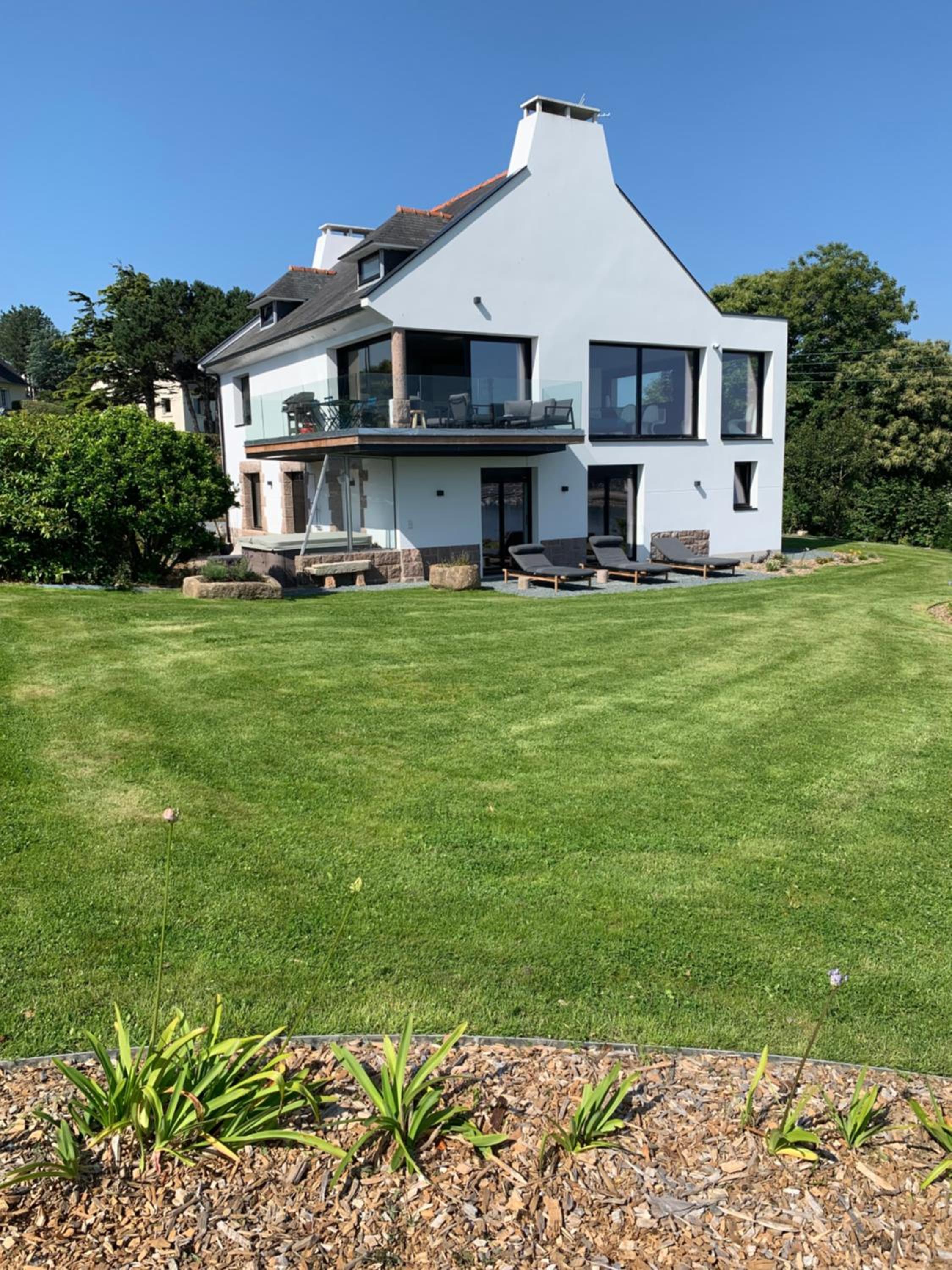 Villa l'hermine Vue mer exceptionnelle, prestation luxe contemporaine avec cinema et spa, borne voit électrique