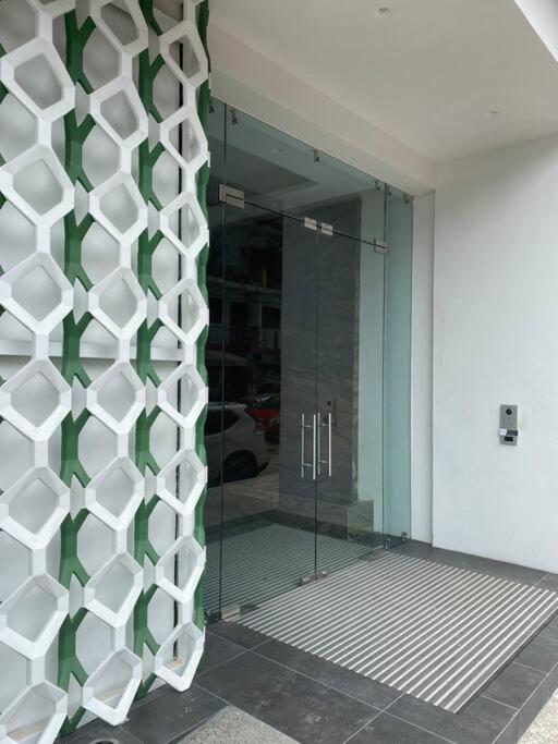 Hotel Modern 1 bedroom (Avida Condos) located in Zona Romantica - Image 1