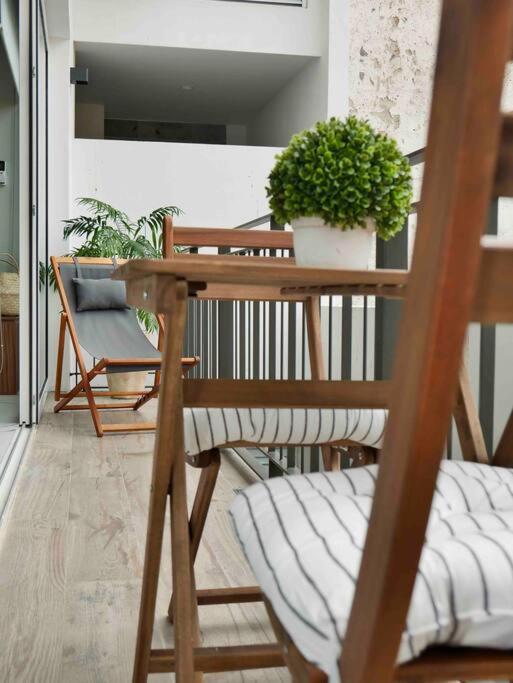 Modern 1 bedroom (Avida Condos) located in Zona Romantica view 4
