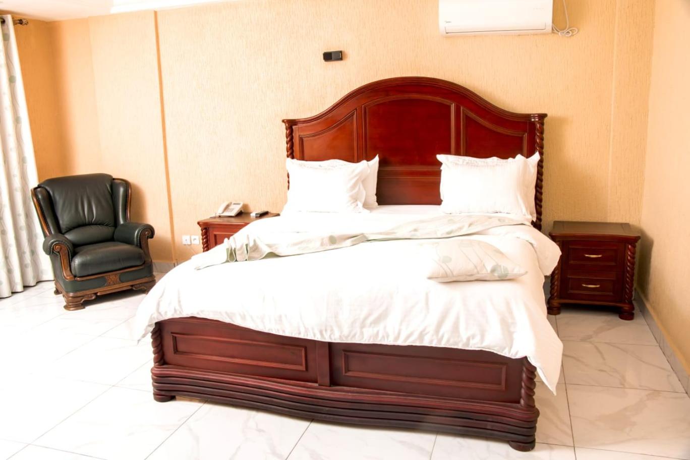 Residence Le Bonheur - 2 Bed Apartment by Douala Mall/Airport