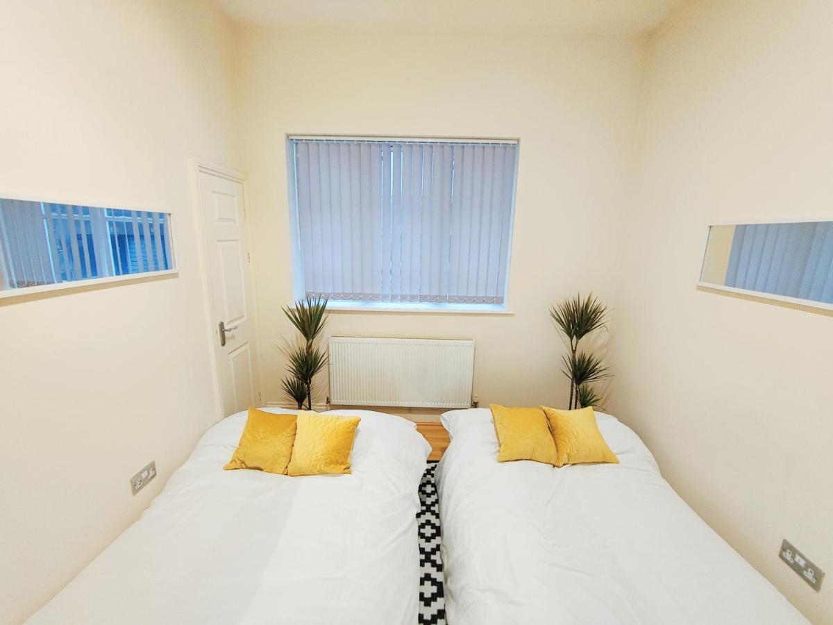 Newhall Street Apartment view 4