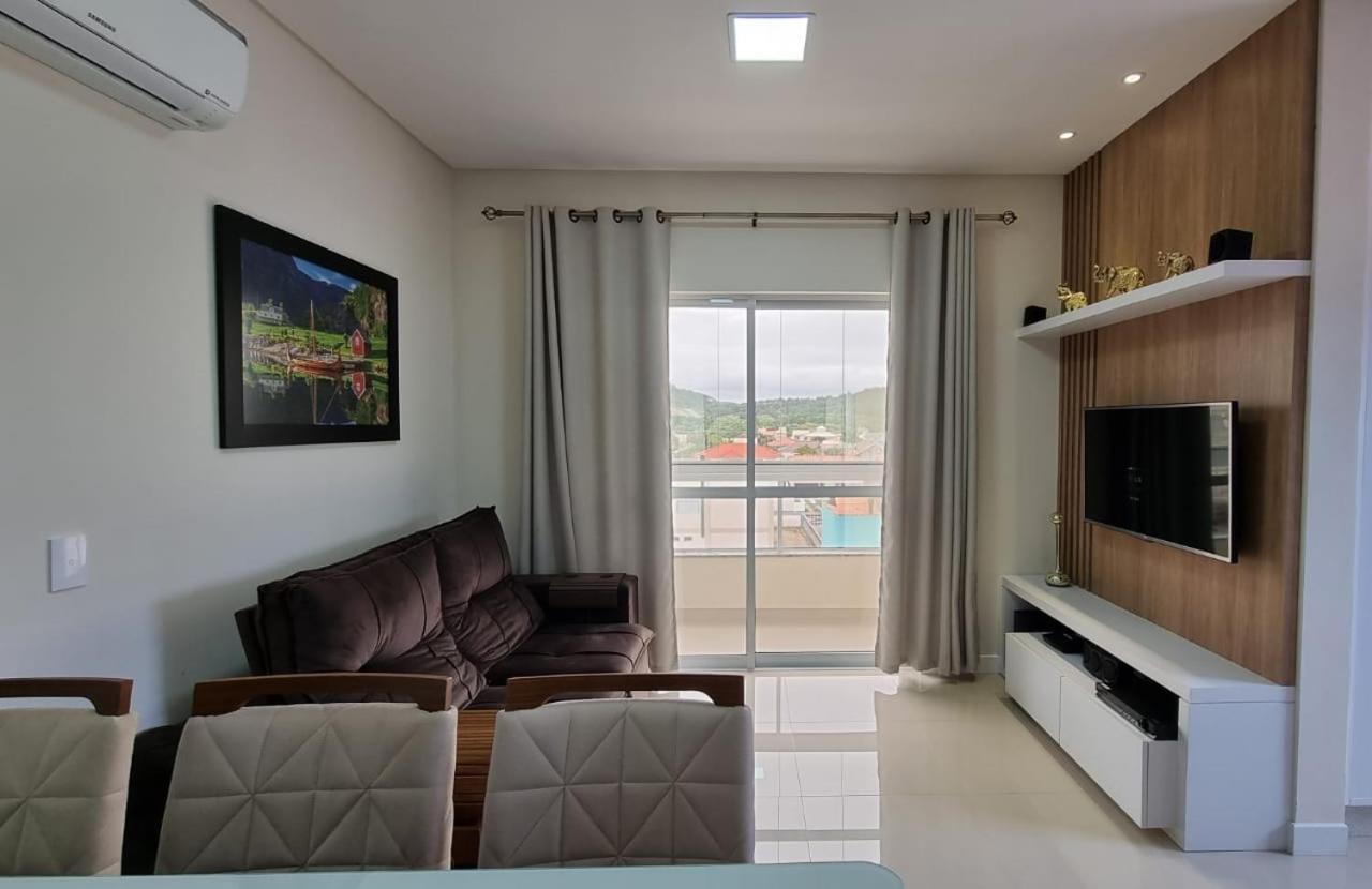 Lindo e aconchegante apartamento a poucos mts da Praia Grande - Governador Celso Ramos