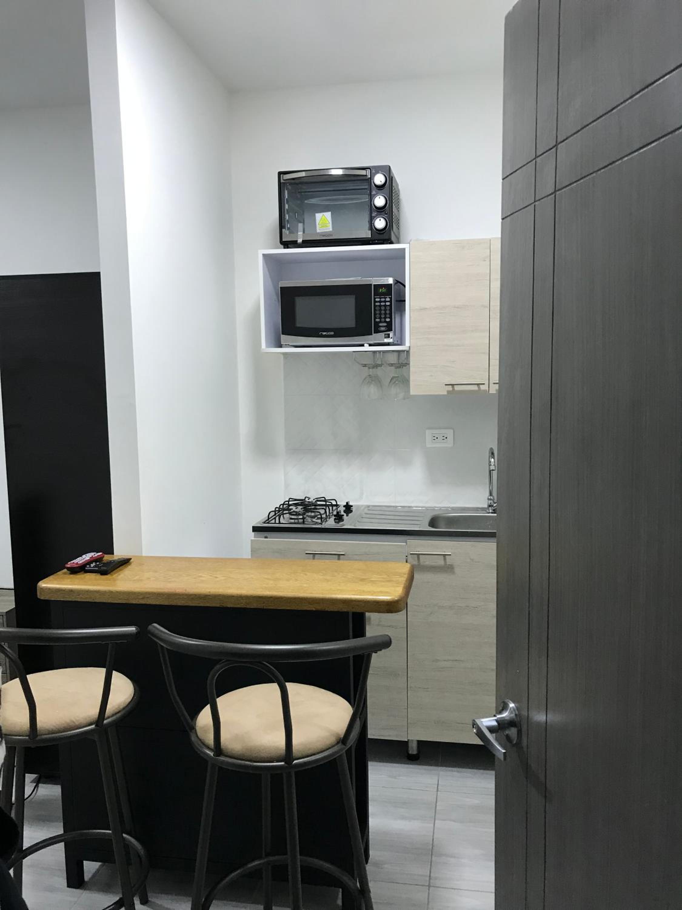 Aparta estudio amoblado Medellin, San joaquin
