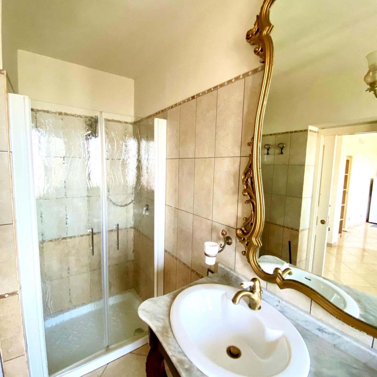 Villa Elisa en Minturno — bathroom