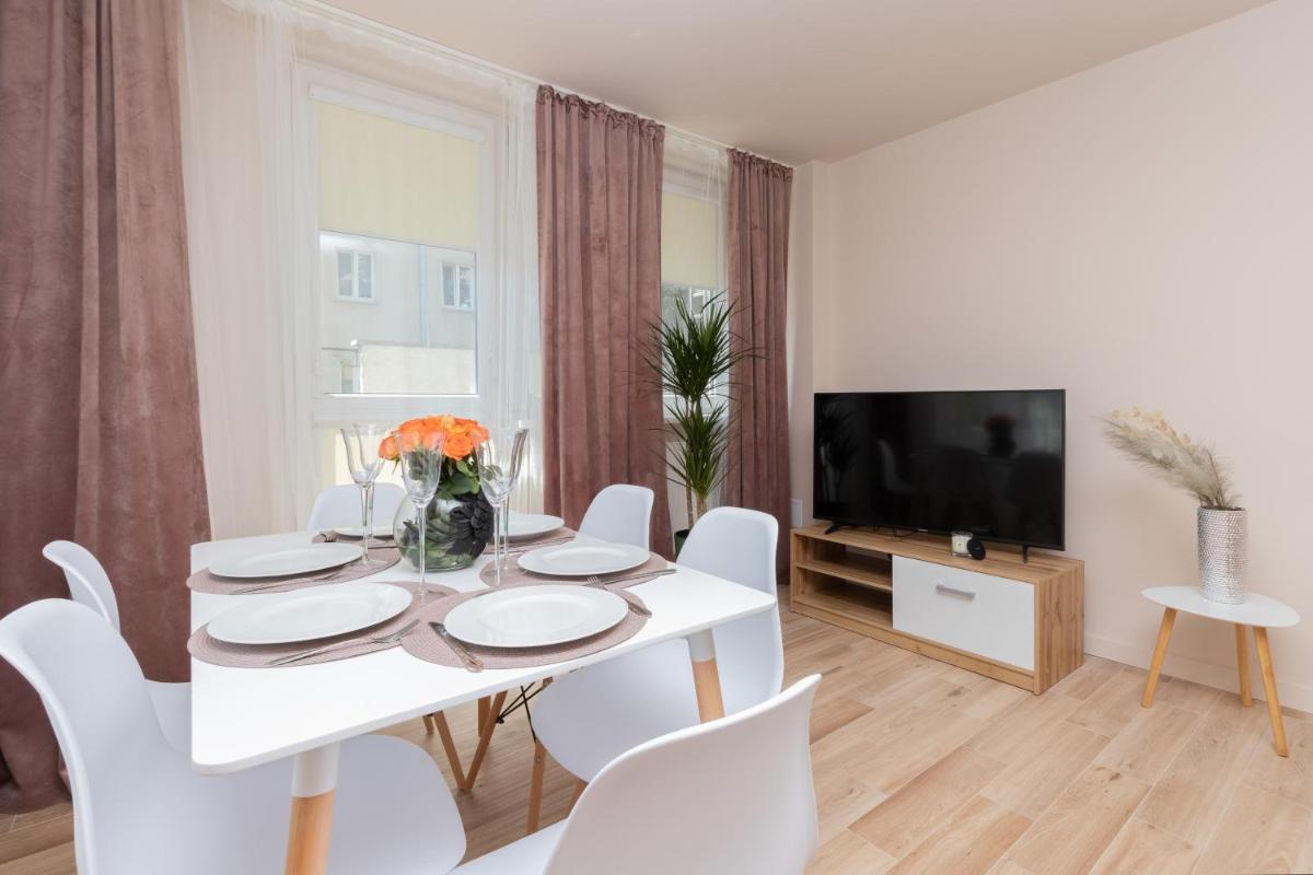 Mokotów Apartments Reytan by Renters view 3
