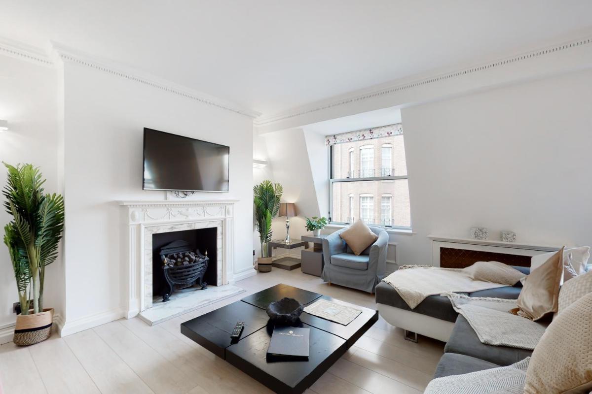 Stay in bond street