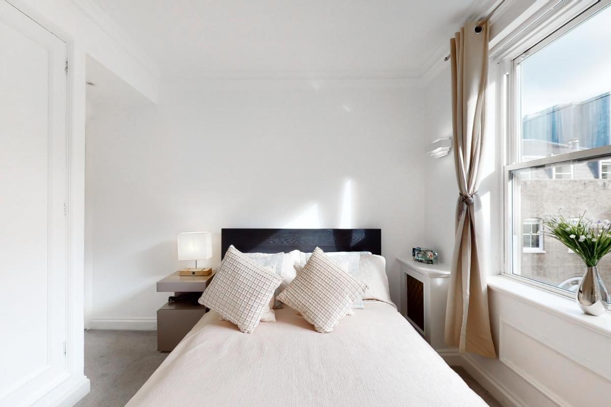 Stay in bond street