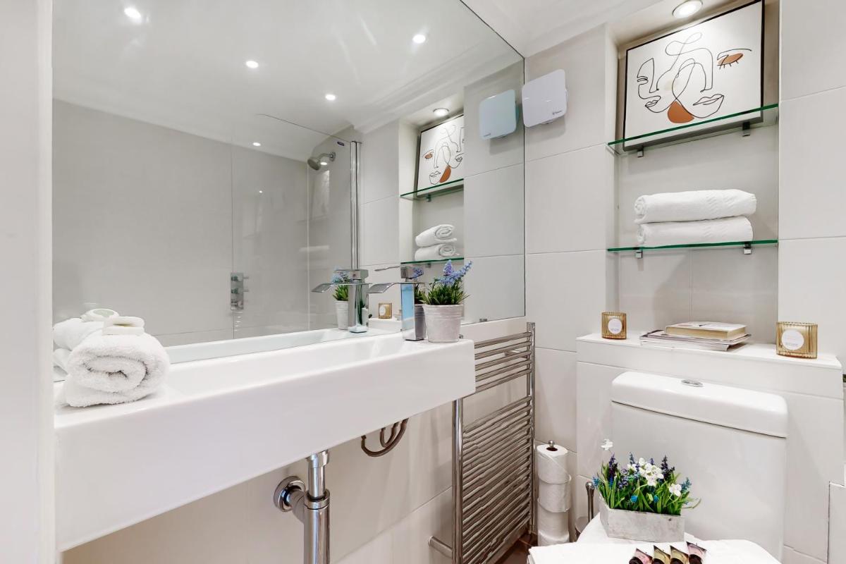 Stay in bond street